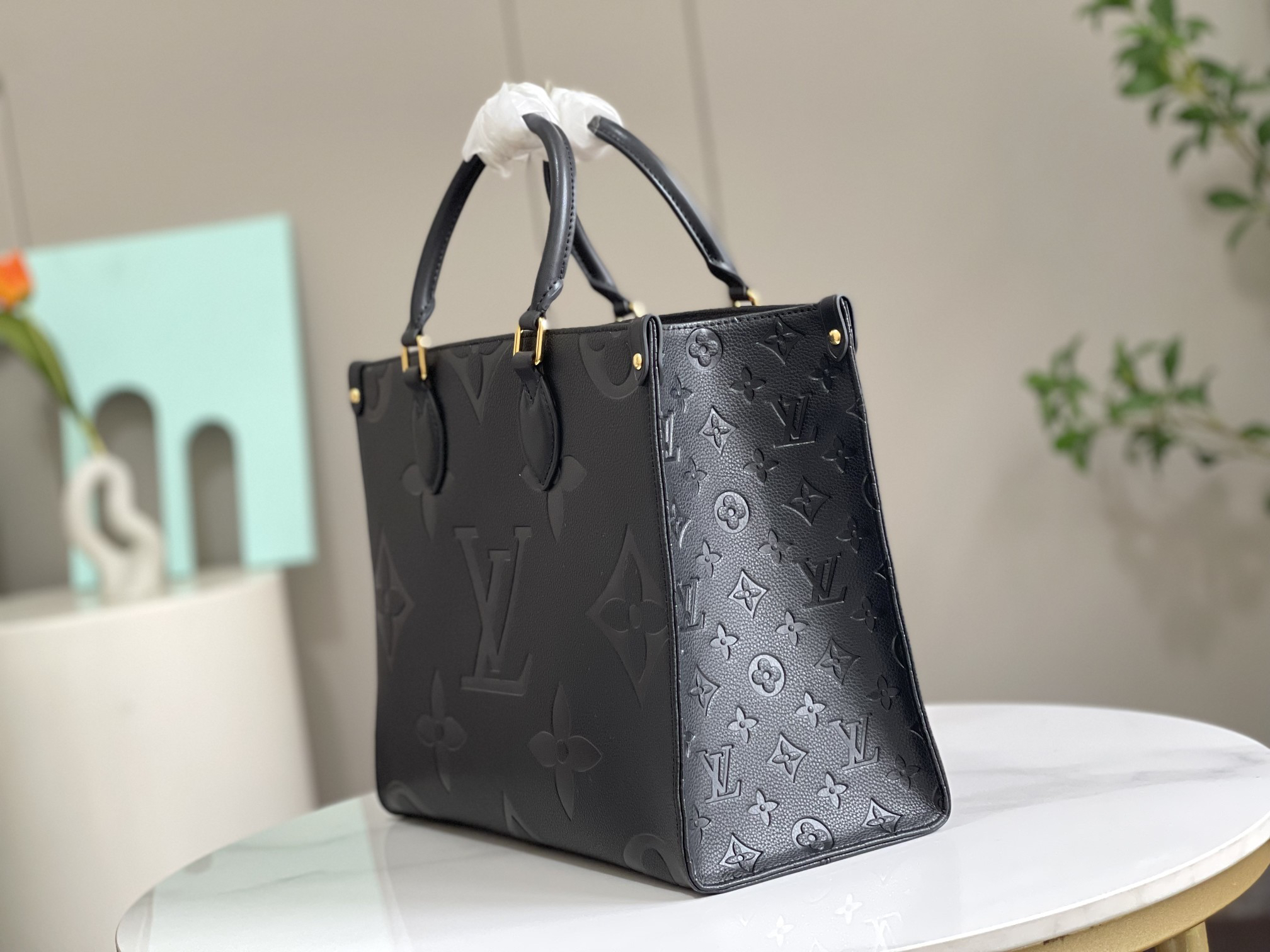 Louis Vuitton Onthego MM Tote Bag - Image 2