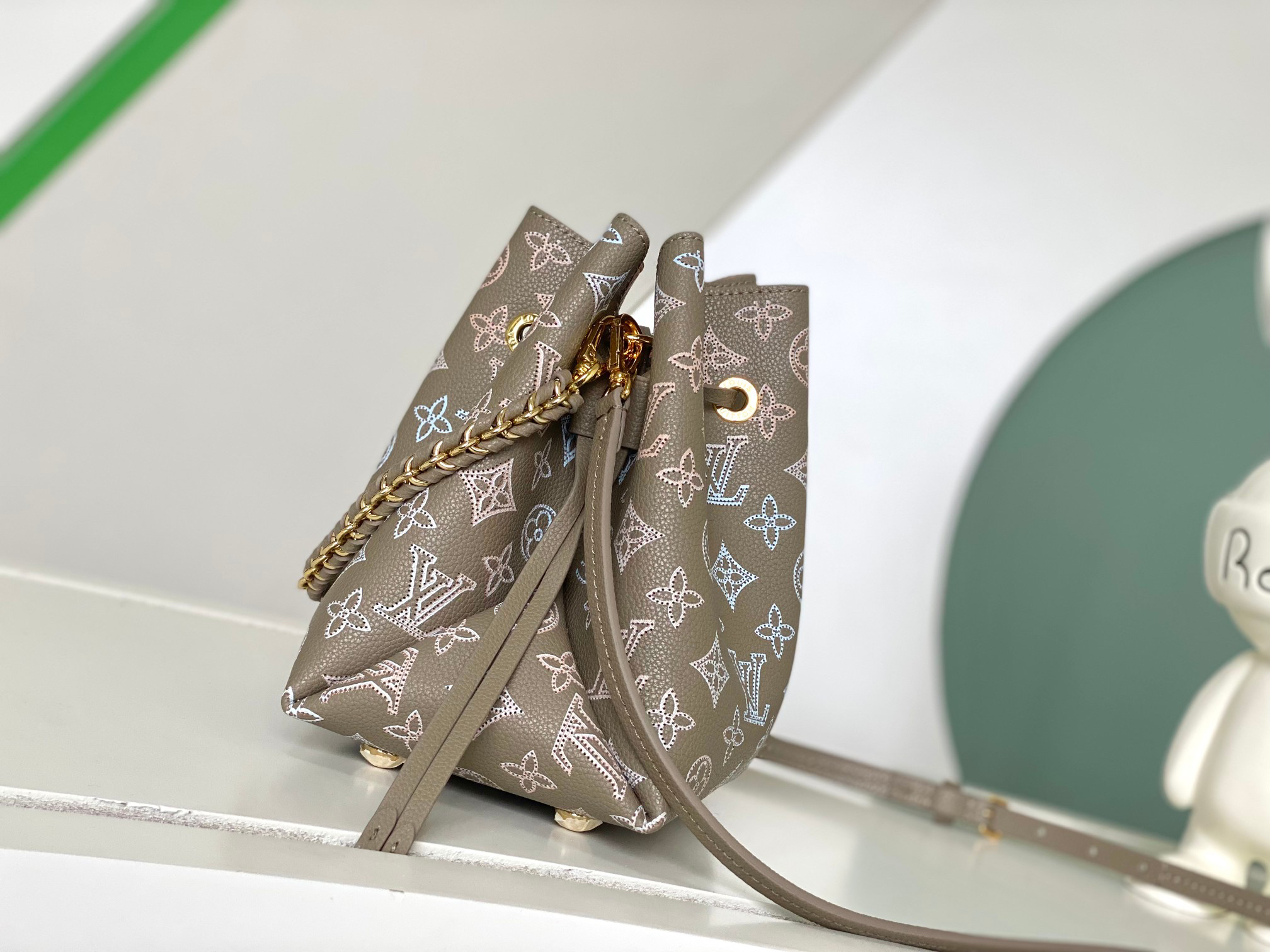 M23388 Light Gray Leather Bella Bucket Handbag - Image 2