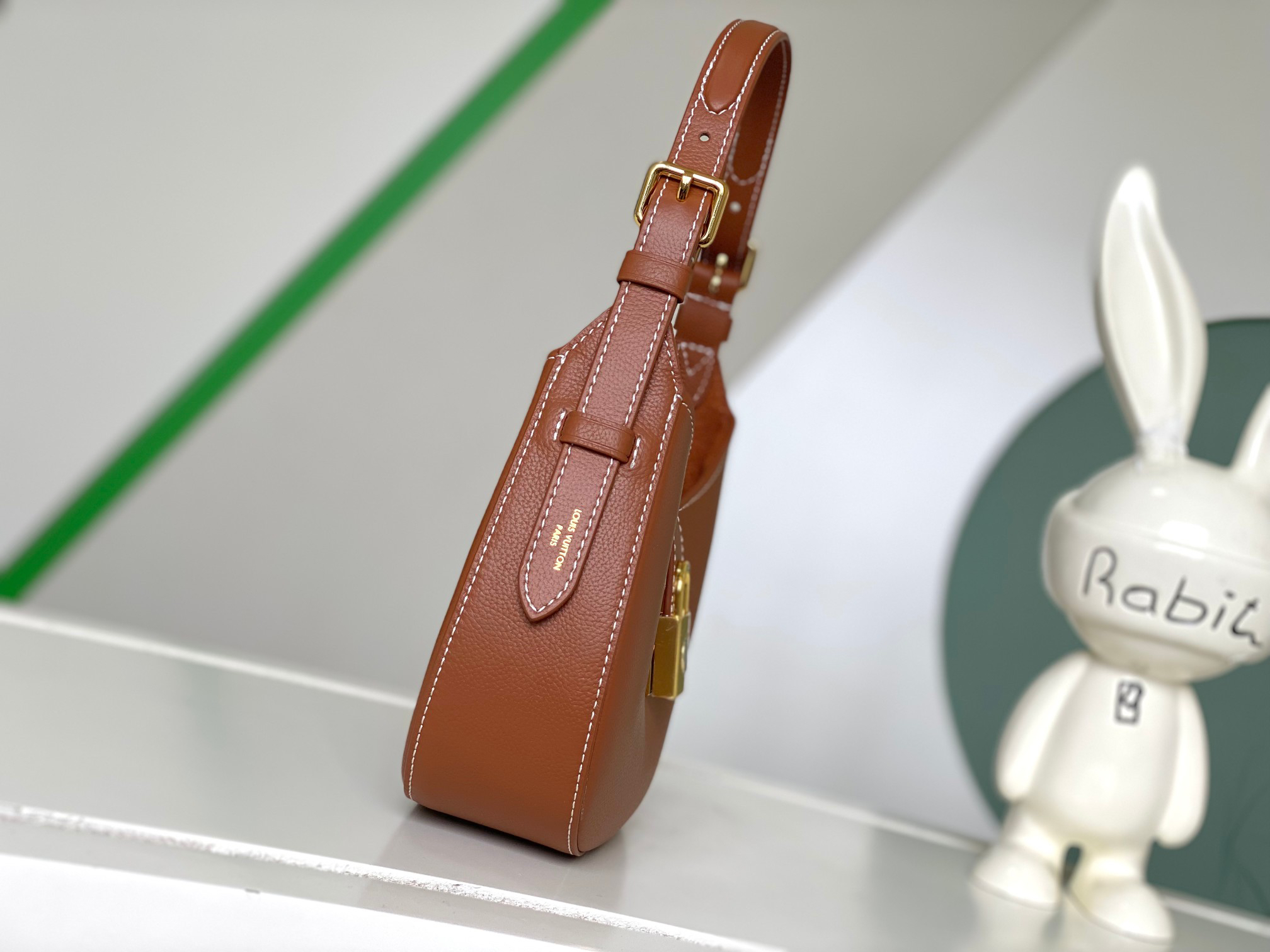 Louis Vuitton M24611 Leather Shoulder Bag - Image 2