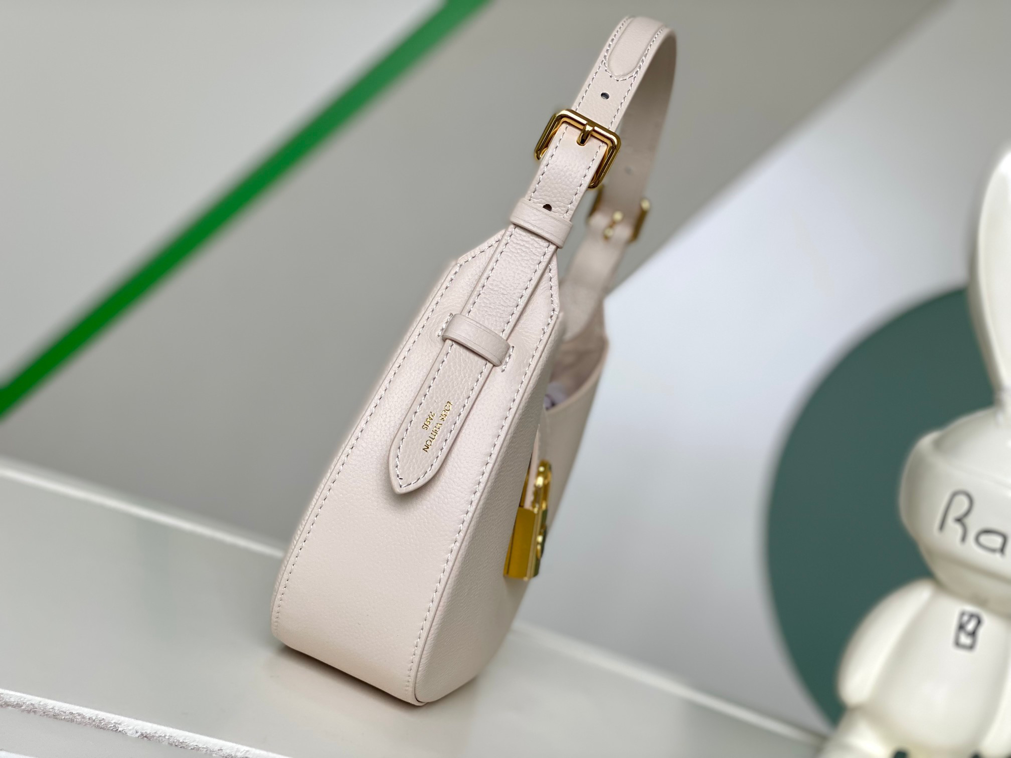 Louis Vuitton M24611 Leather Shoulder Bag - Image 2
