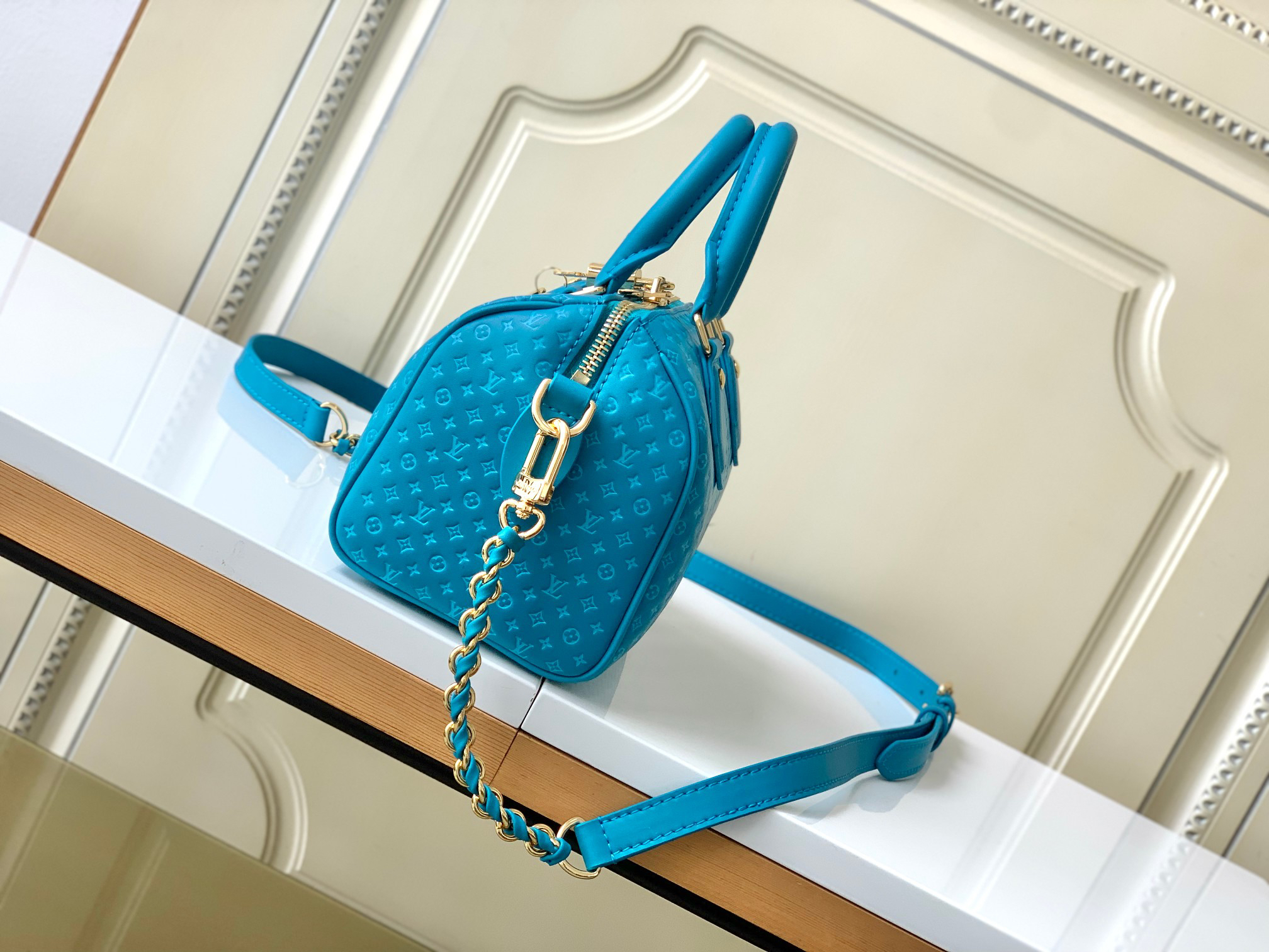 Louis Vuitton Speedy Bandoulière 20 Embossed Leather Crossbody Bag - Image 2
