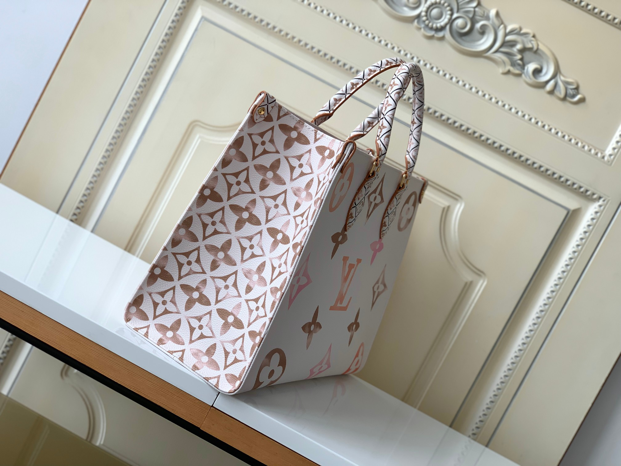 Louis Vuitton Onthego MM Monogram Tote Bag - Image 2