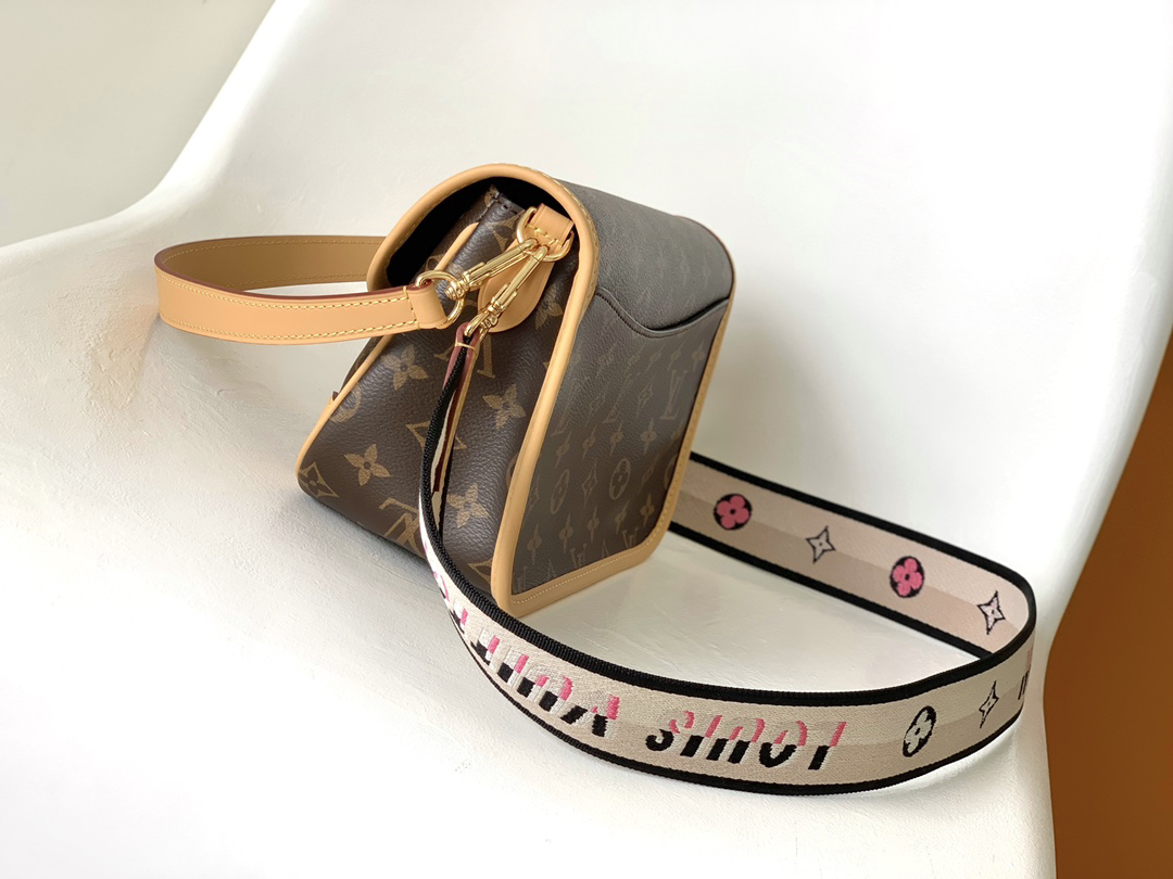 Louis Vuitton Diane Monogram Handbag - Image 2