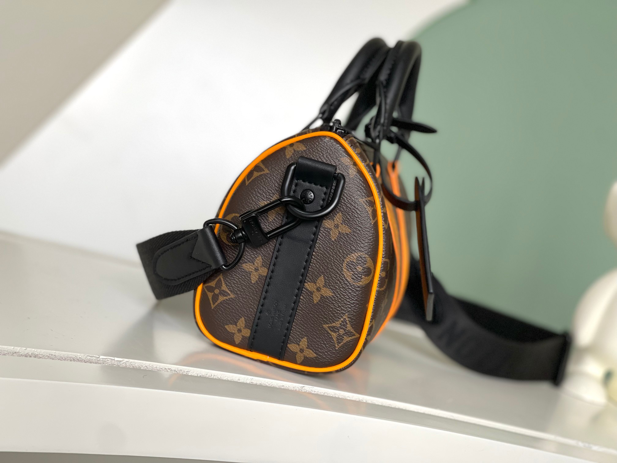 Keepall 25 Monogram Eclipse Reverse Handbag - Image 2