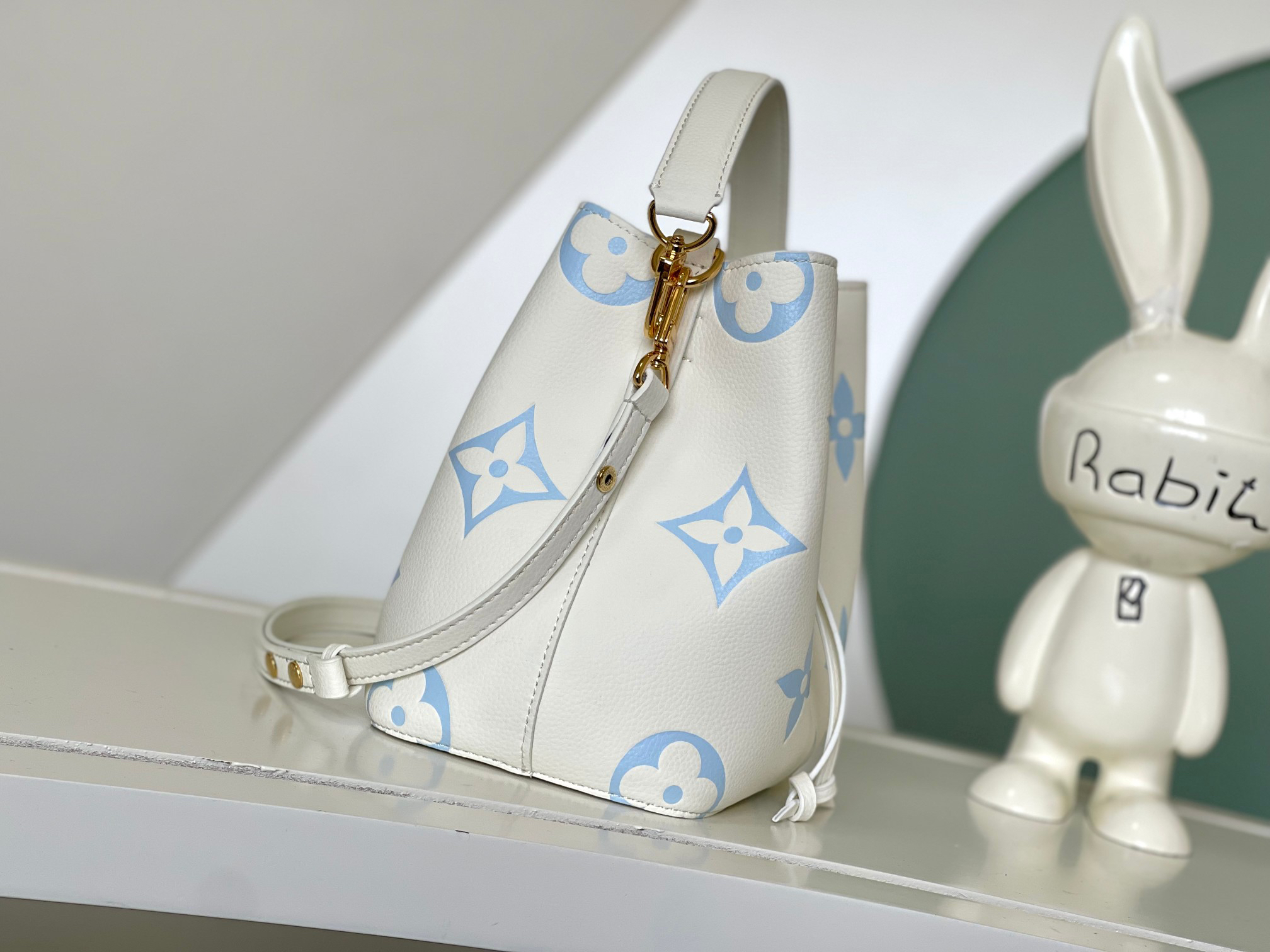 Louis Vuitton NeoNoé BB Bucket Bag in White and Blue - Image 2