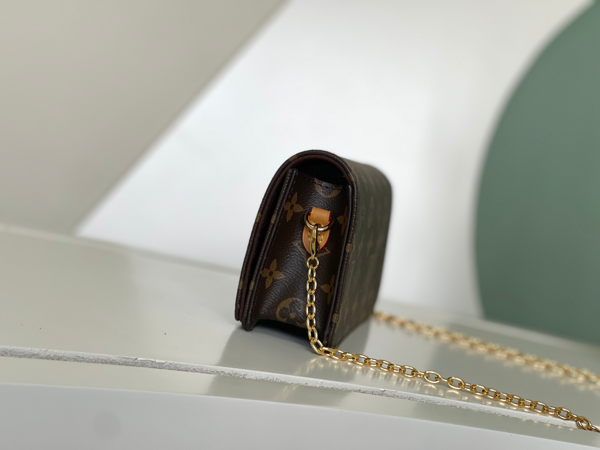 Louis Vuitton Lily Wallet on Chain M82509 - Image 2