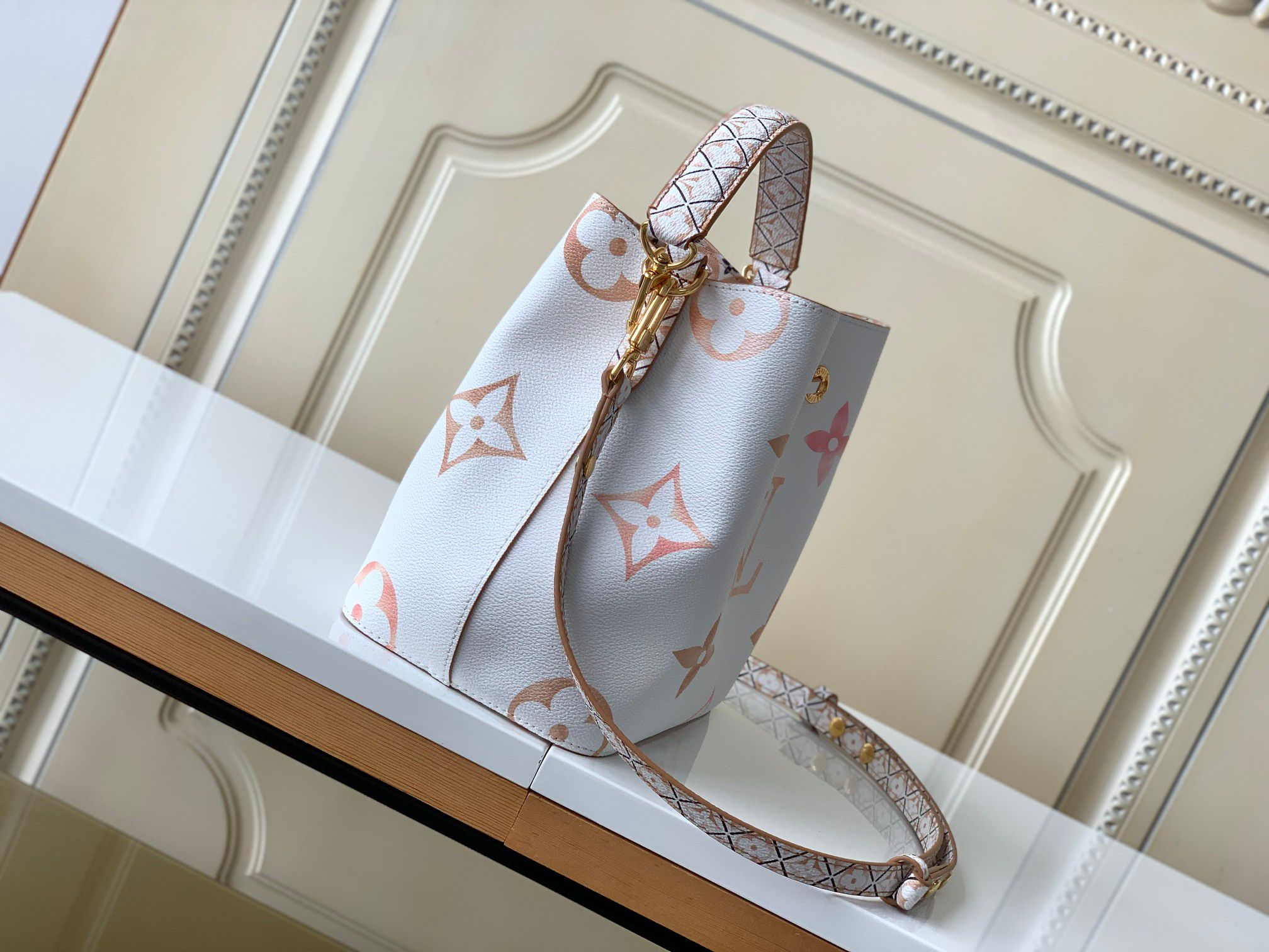 Louis Vuitton NeoNoe Bucket Bag - Image 2