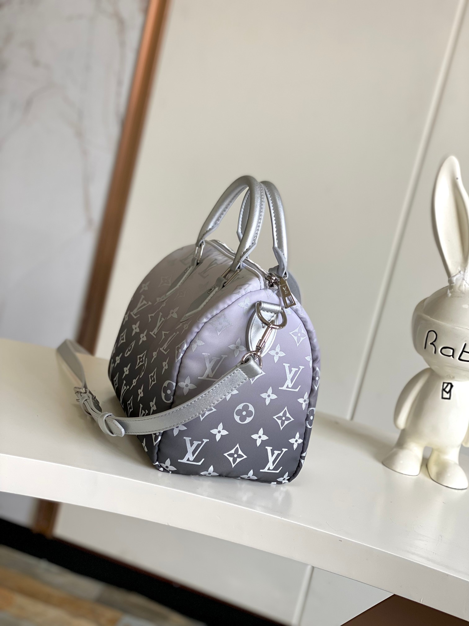 Louis Vuitton Speedy Bandoulière 25 Handbag in LV Snow Monogram - Image 2