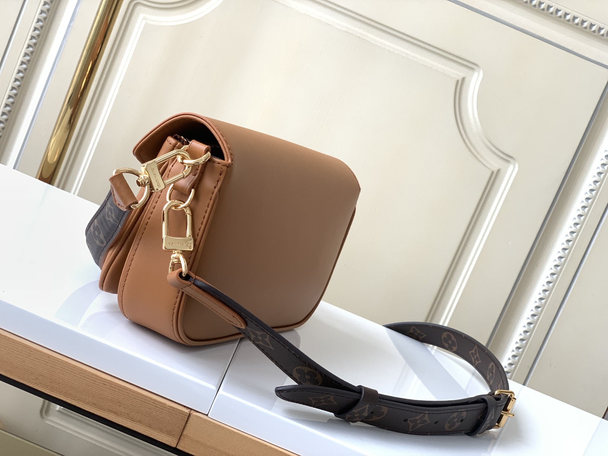 Swing Handbag M20393 – Black - Image 2