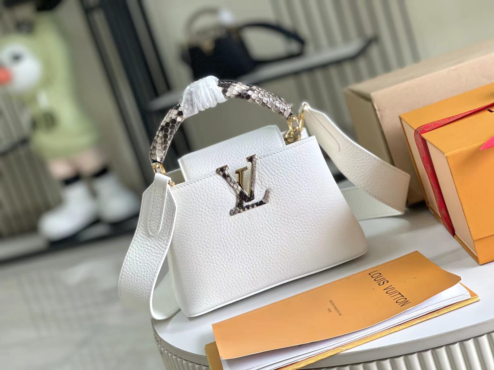 Louis Vuitton Capucines Mini Handbag in Taurillon Calfskin - Image 2