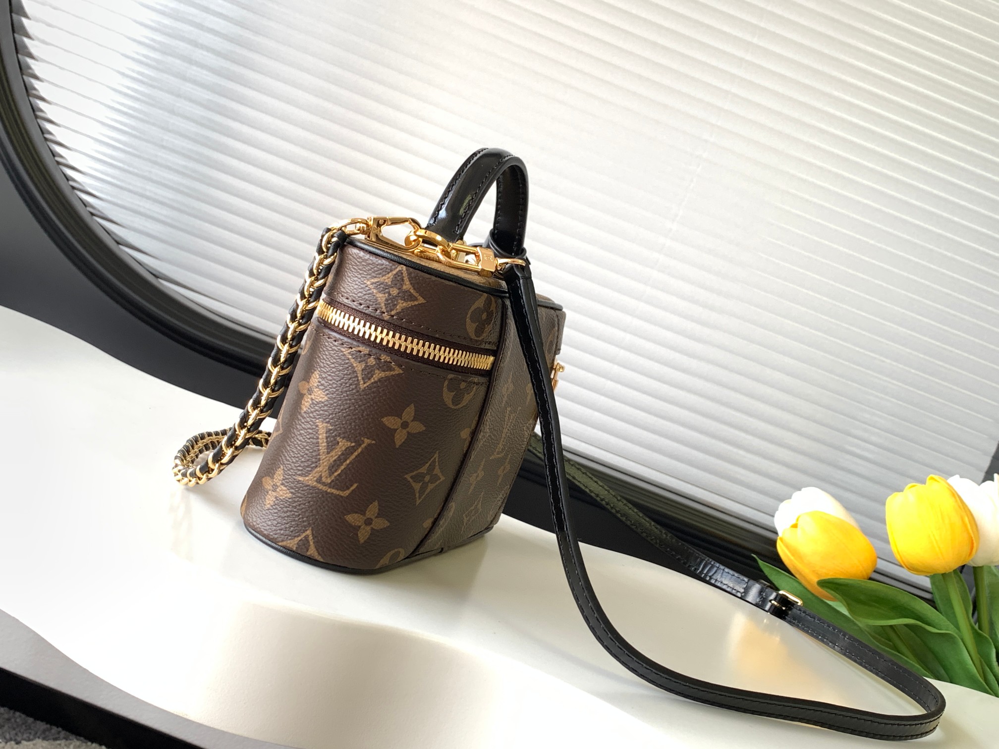Louis Vuitton M47125 Vanity Chain Pouch - Image 2