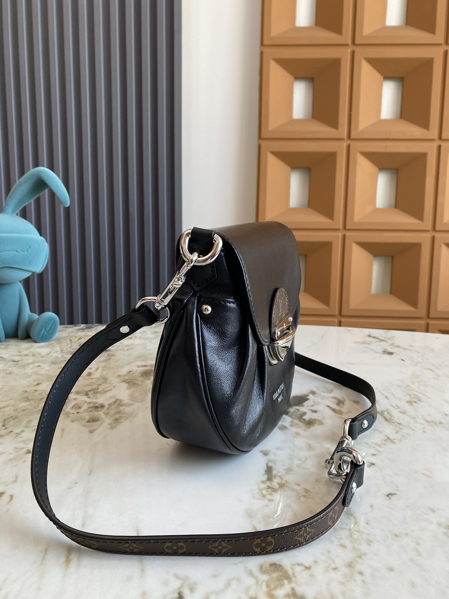 Louis Vuitton Sunset Vibe Handbag M12192 - Image 2