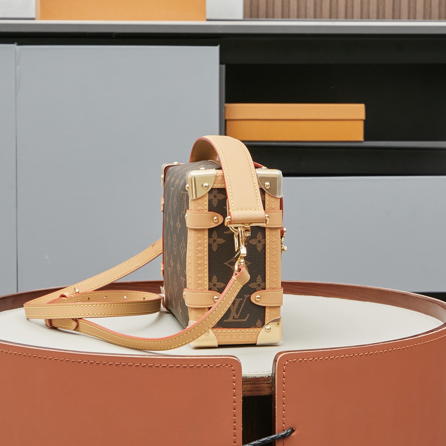 Louis Vuitton Side Trunk PM Handbag M46358 in Monogram - Image 2