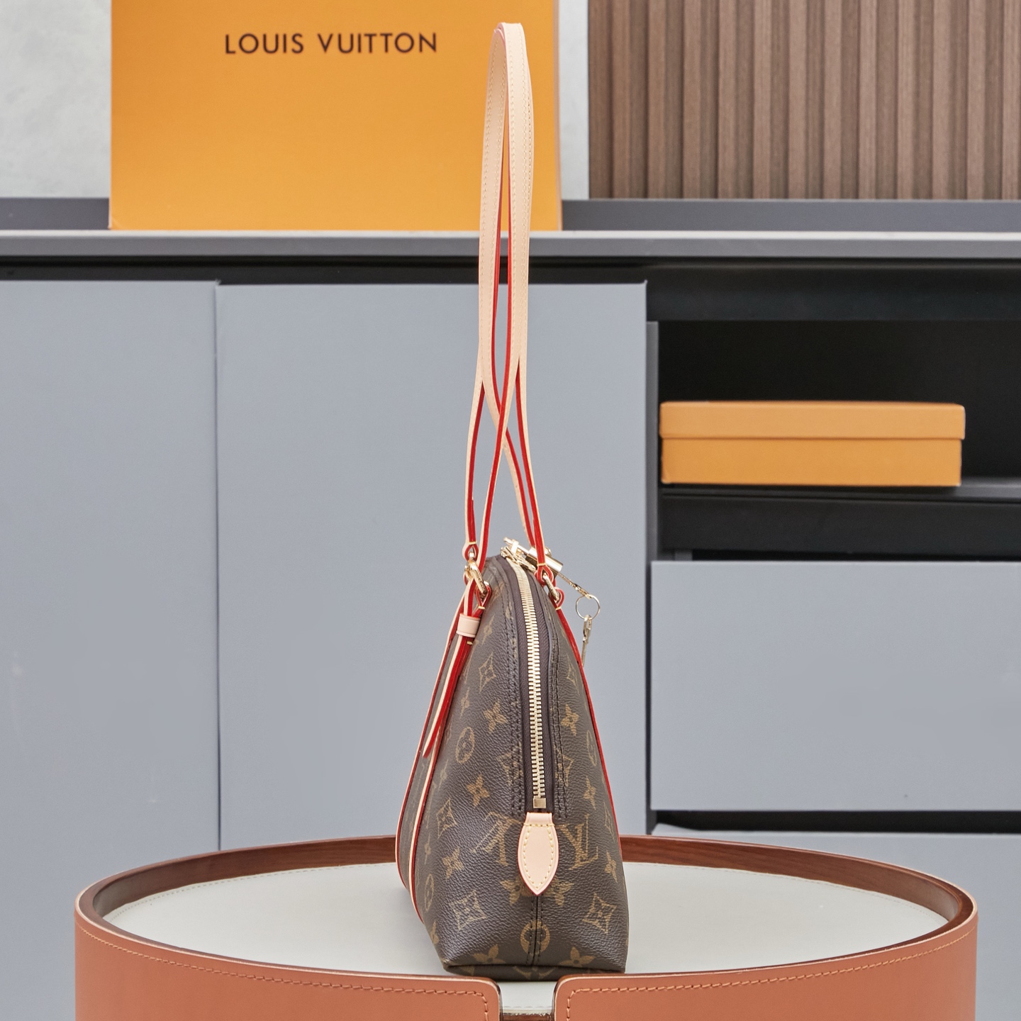 Louis Vuitton Squire Handbag M28951 - Image 2