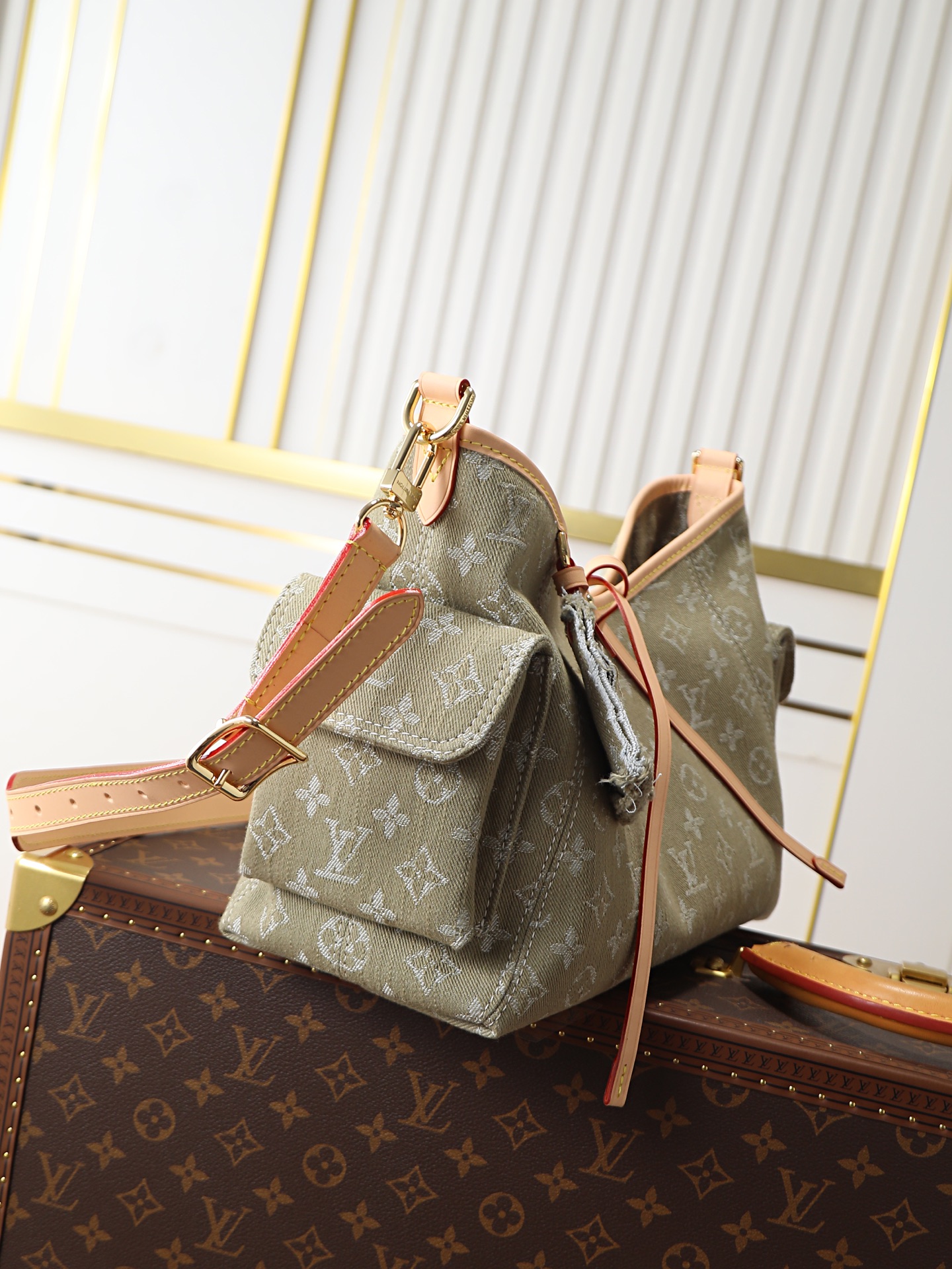 Louis Vuitton Carryall Cargo Small Handbag in Denim, M27623 - Image 2