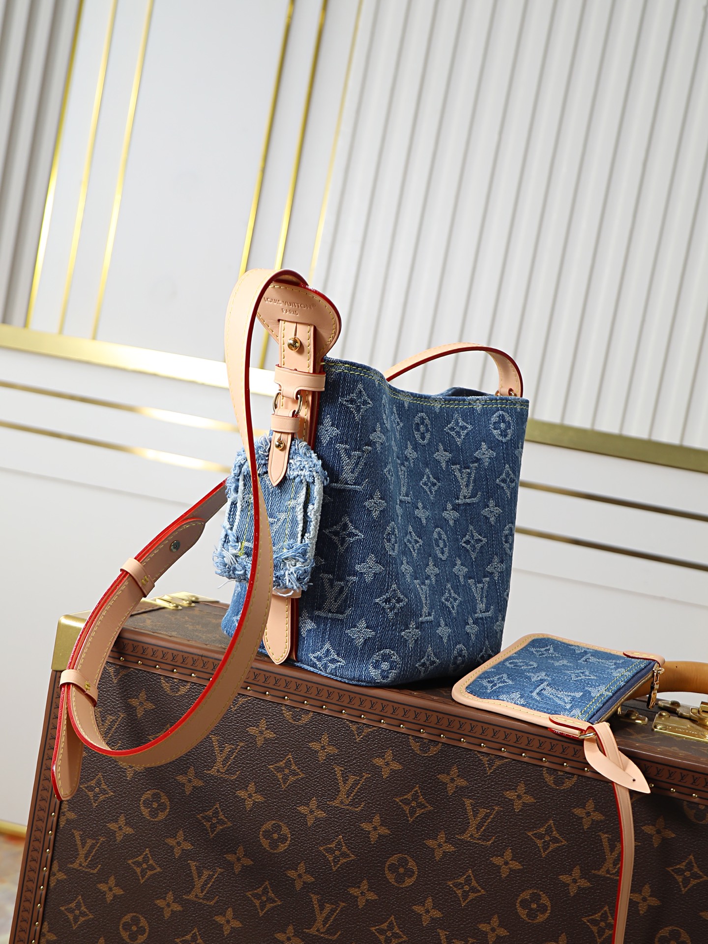 Louis Vuitton M28107 Denim Bucket Bag - Image 2