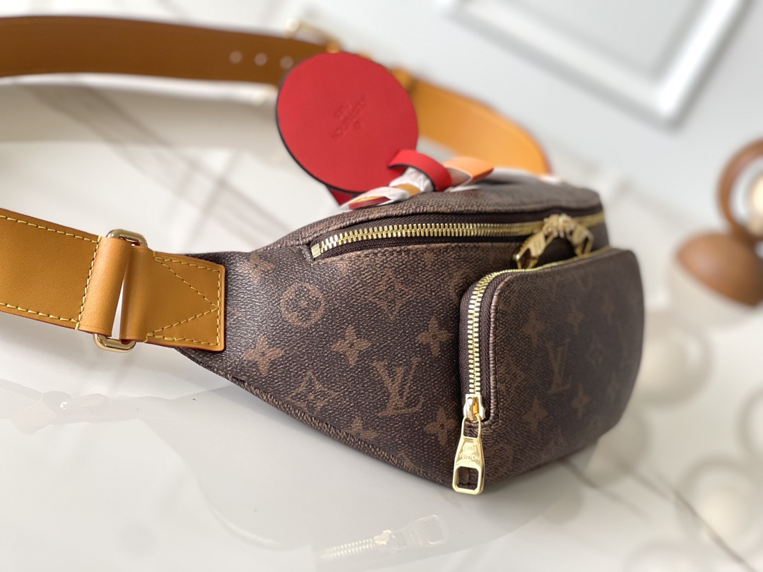 Louis Vuitton M11539 Rush Waist Bag in Monogram Dust Canvas - Image 2