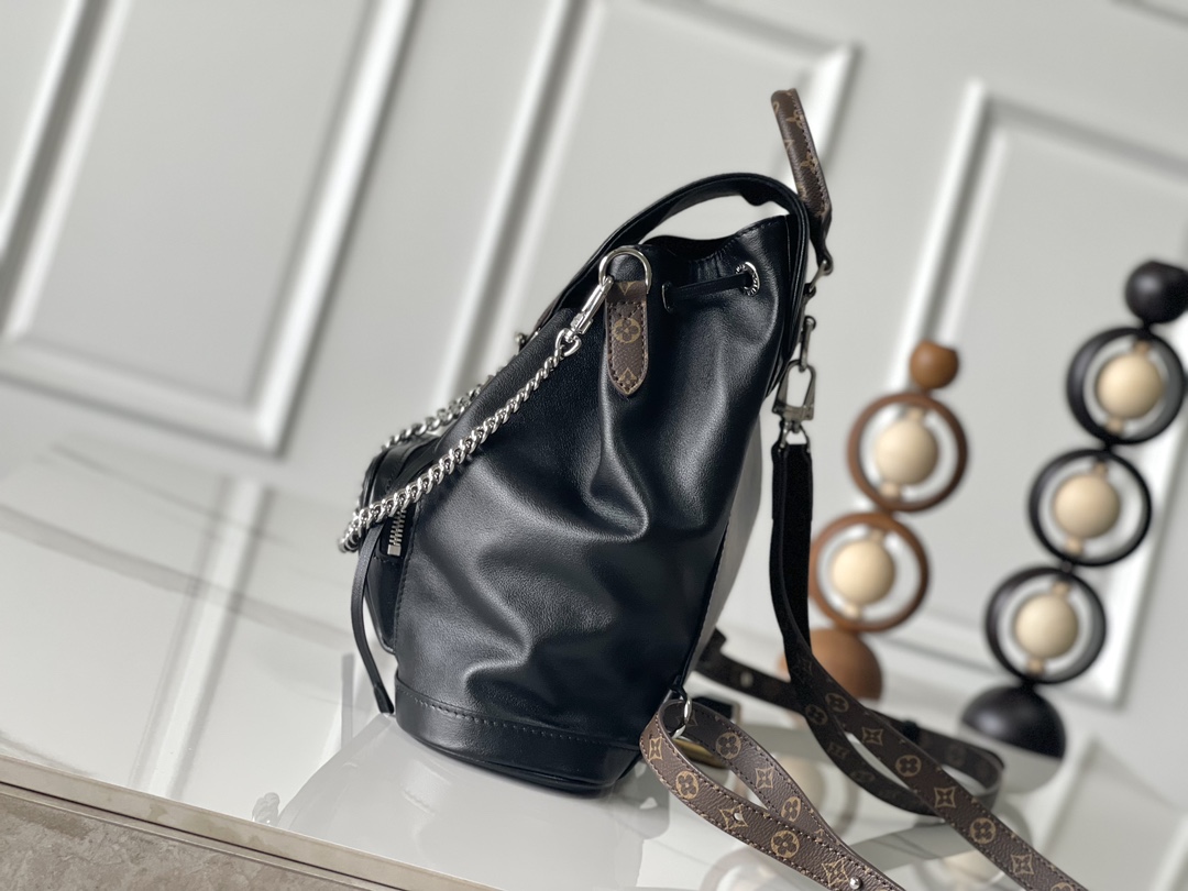 Louis Vuitton Montsouris Small Backpack in Black Leather - Image 2