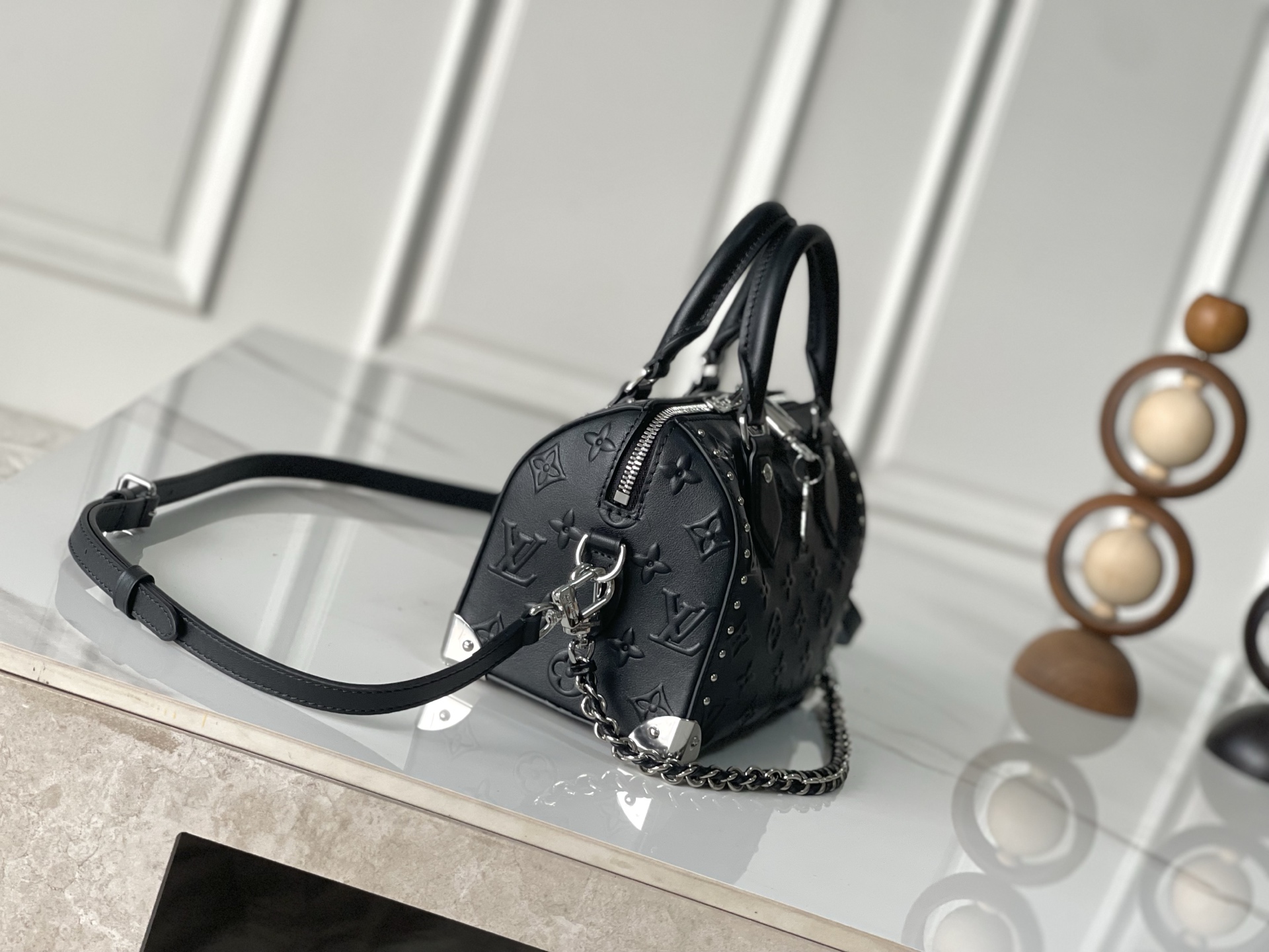 Louis Vuitton OnTheGo Small Handbag in Monogram Leather - Image 2
