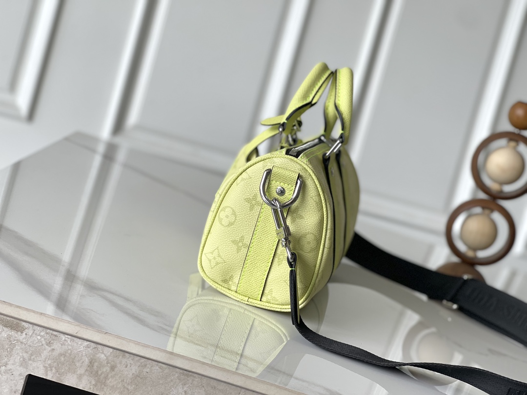 Louis Vuitton Keepall Bandoulière 25 Travel Bag - Image 2