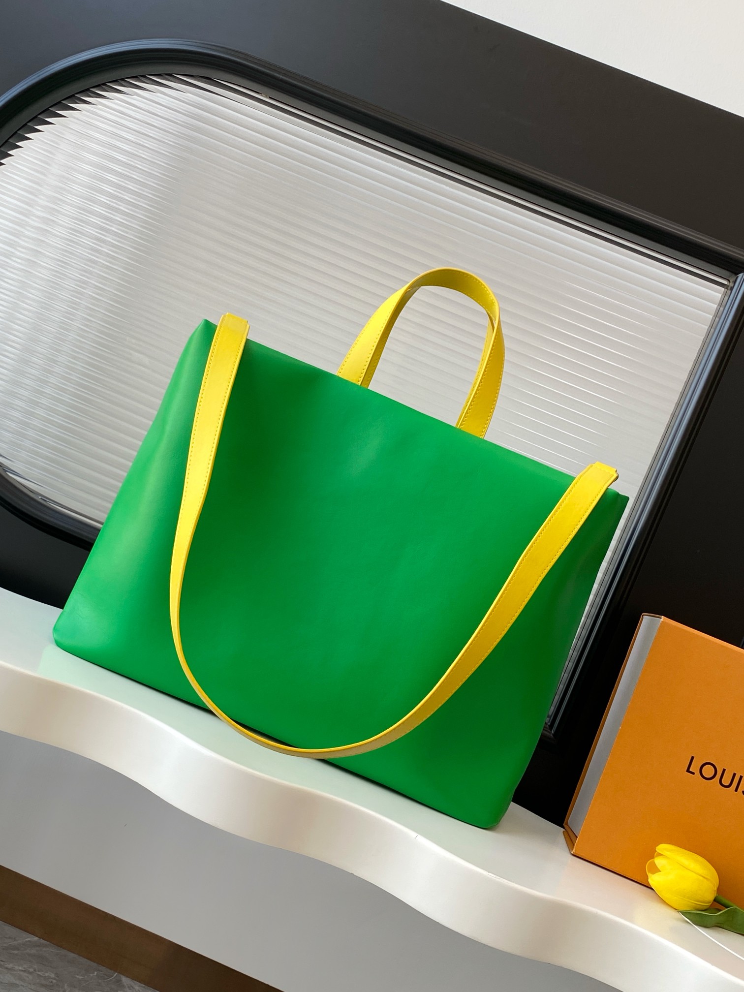Louis Vuitton Medium Leather Handbag M24457 - Image 2