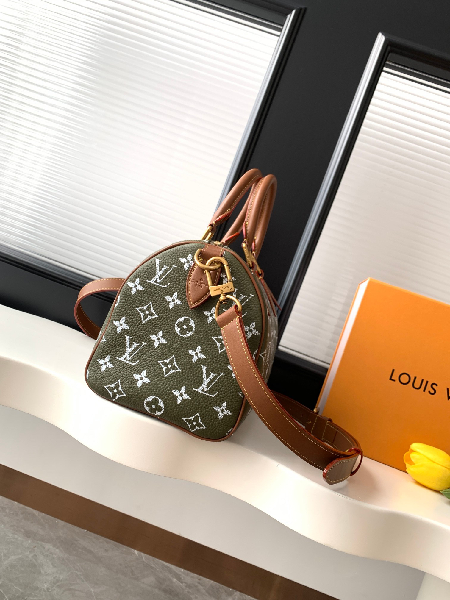 Louis Vuitton Speedy P9 Bandoulière 30 Monogram Leather Handbag - Image 2