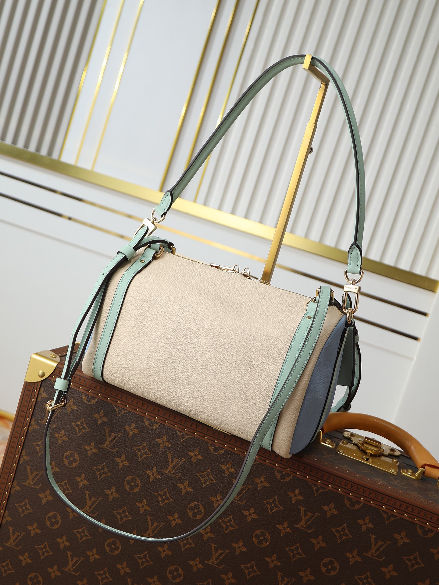 Louis Vuitton Express PM Handbag M26095 - Image 2