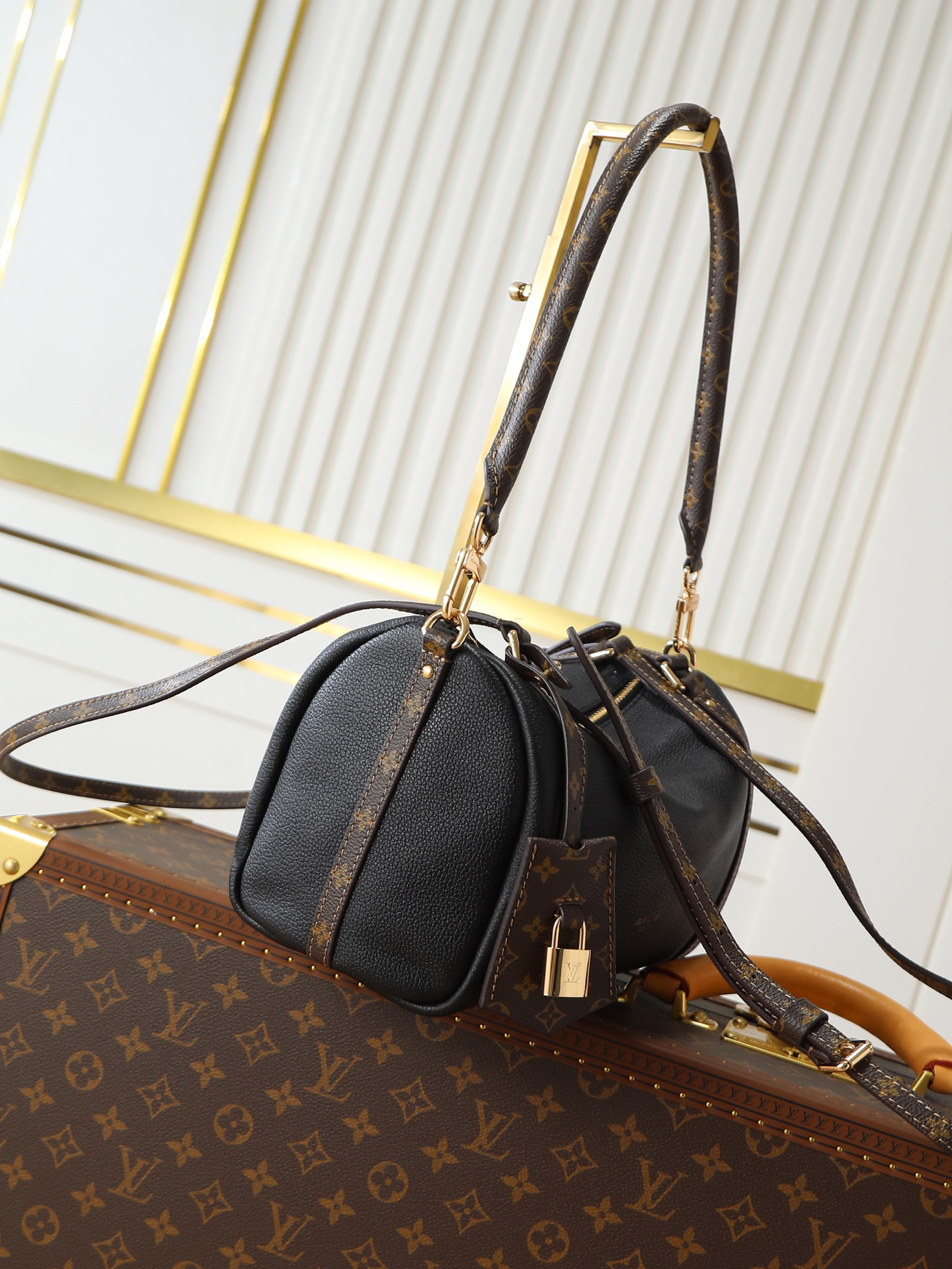 Louis Vuitton Express Small Handbag M26039 in Black - Image 2