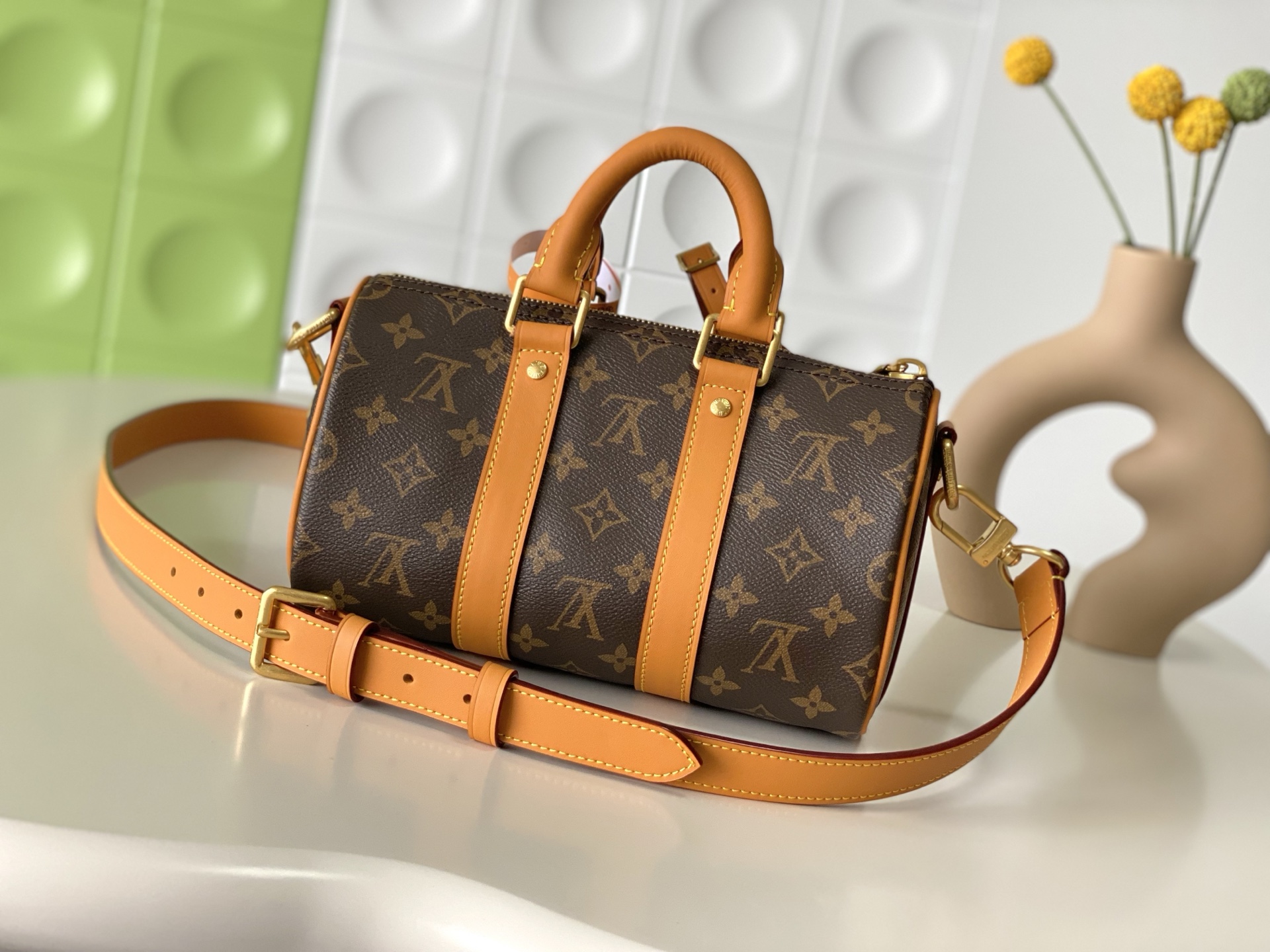 Louis Vuitton Keepall Bandoulière 25 Travel Bag - Image 2