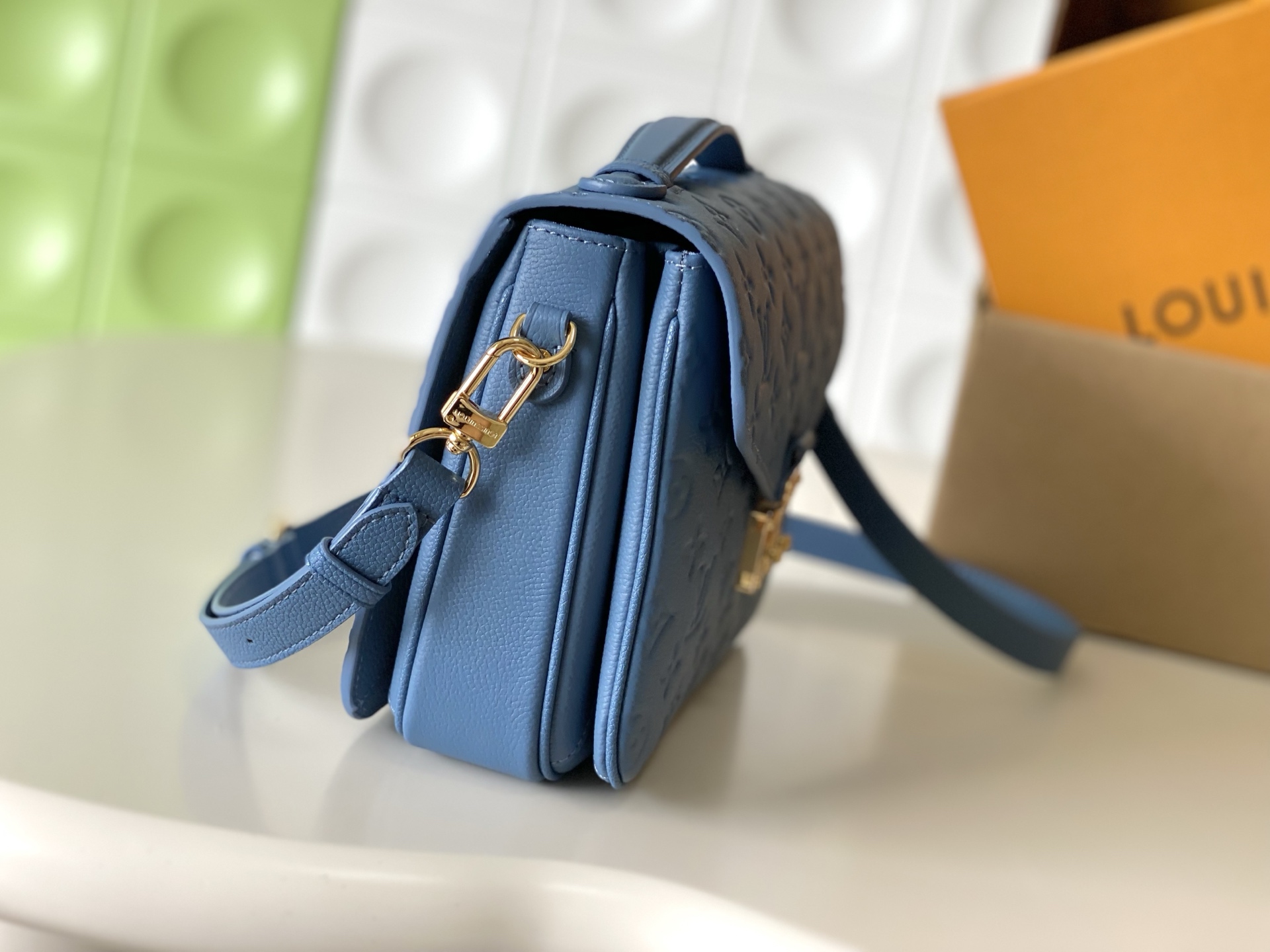 Pochette Métis M27357 Monogram Empreinte Crossbody Bag - Image 2