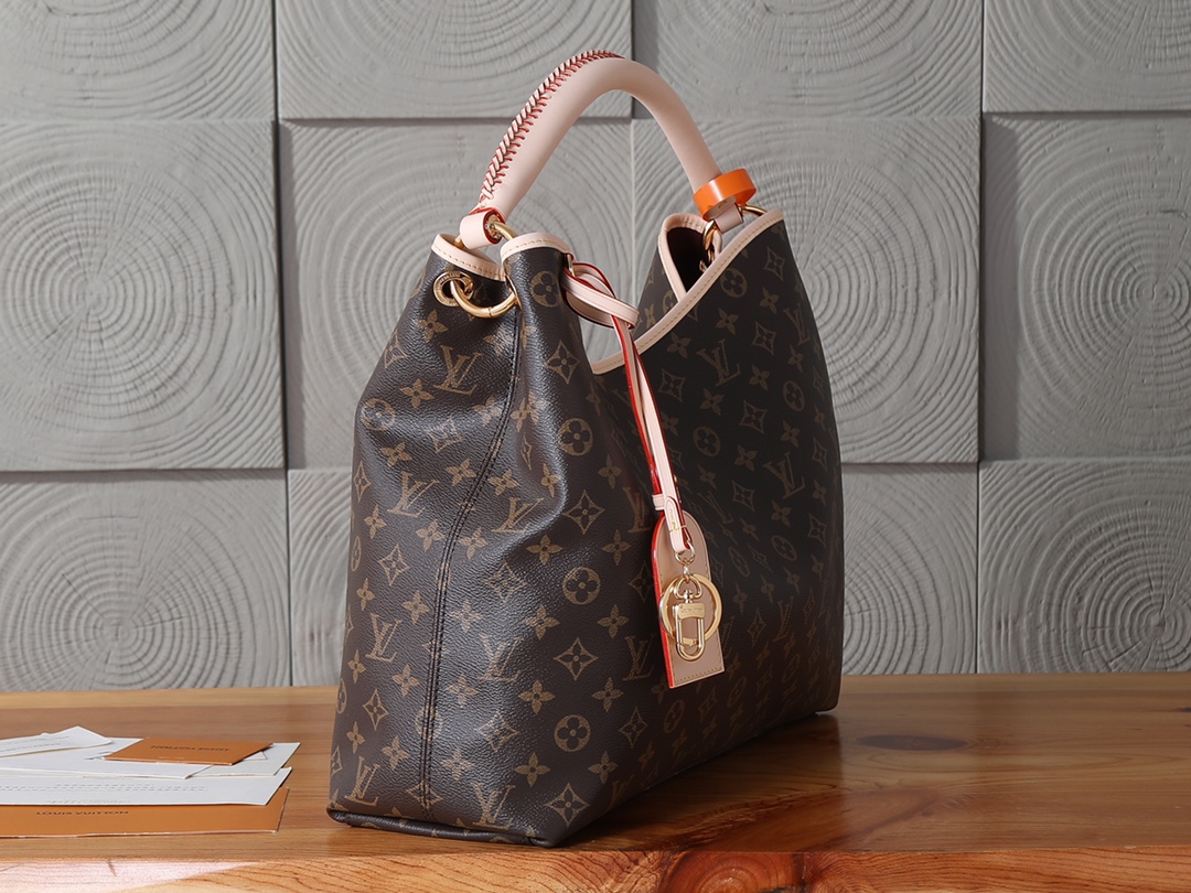 Louis Vuitton Artsy Handbag - Image 2