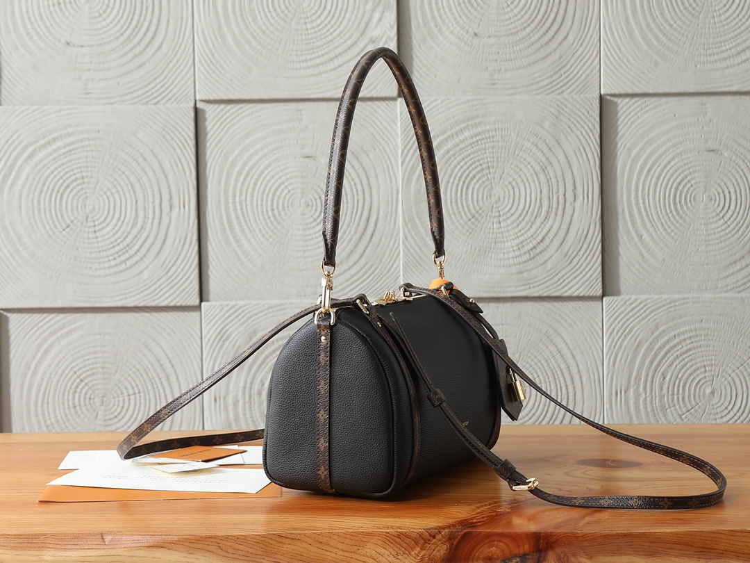 Louis Vuitton Express Small Handbag - Image 2
