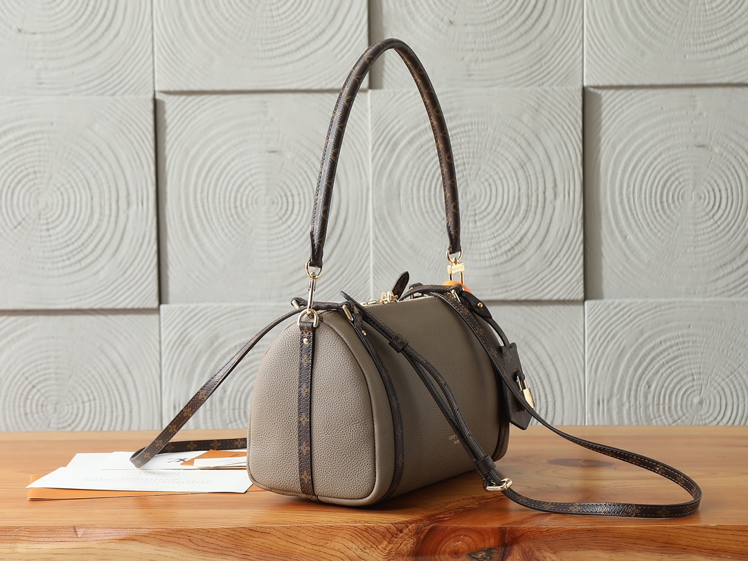 Louis Vuitton Express Small Handbag - Image 2
