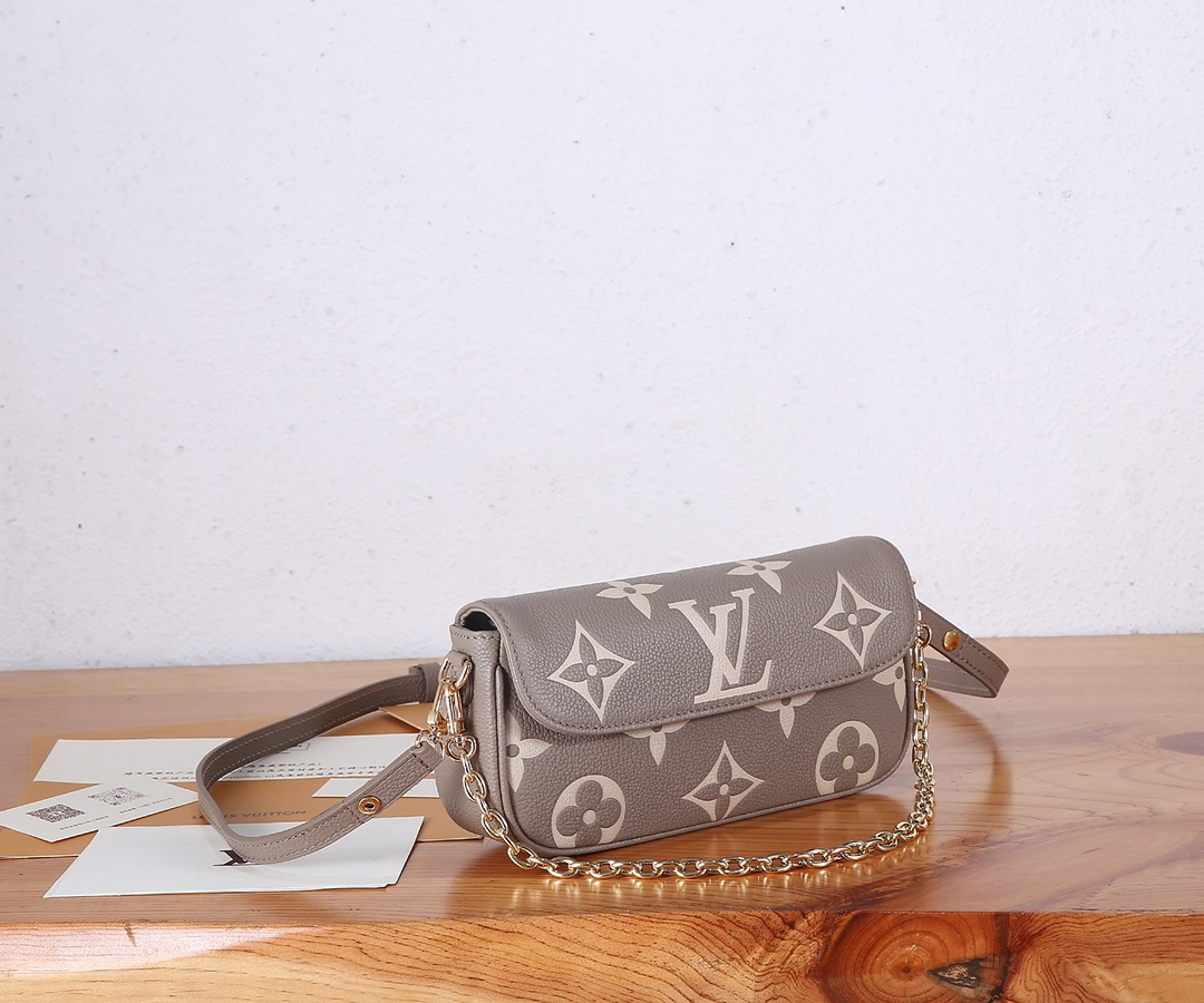 Wallet on Chain Ivy Monogram Empreinte Leather Bag - Image 2