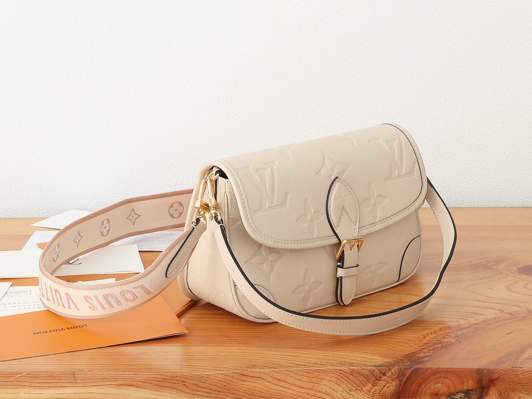 Louis Vuitton Diane Monogram Empreinte Shoulder Bag - Image 2