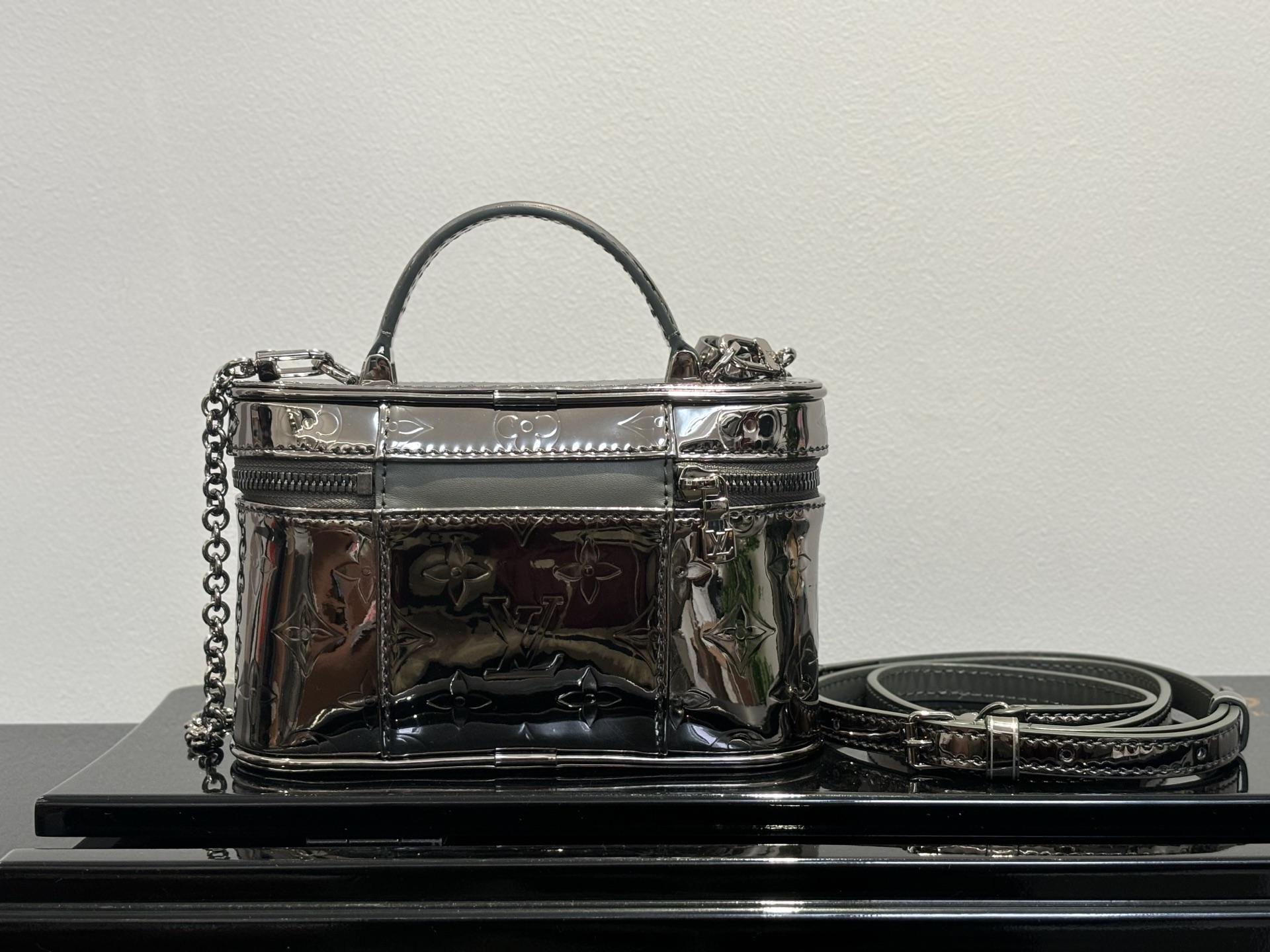 Louis Vuitton Vanity Chain Pouch Gunmetal - Image 2