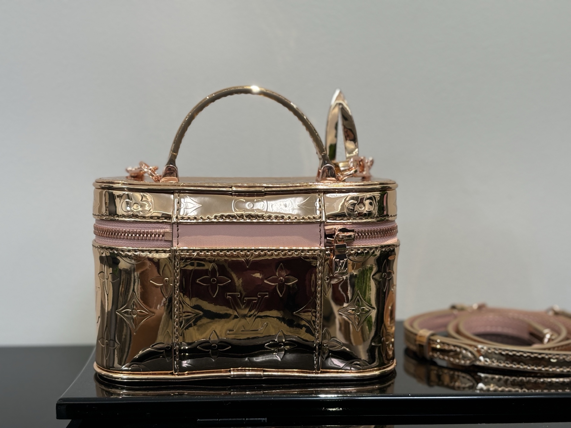 Louis Vuitton Vanity Chain Pouch Rose Gold - Image 2