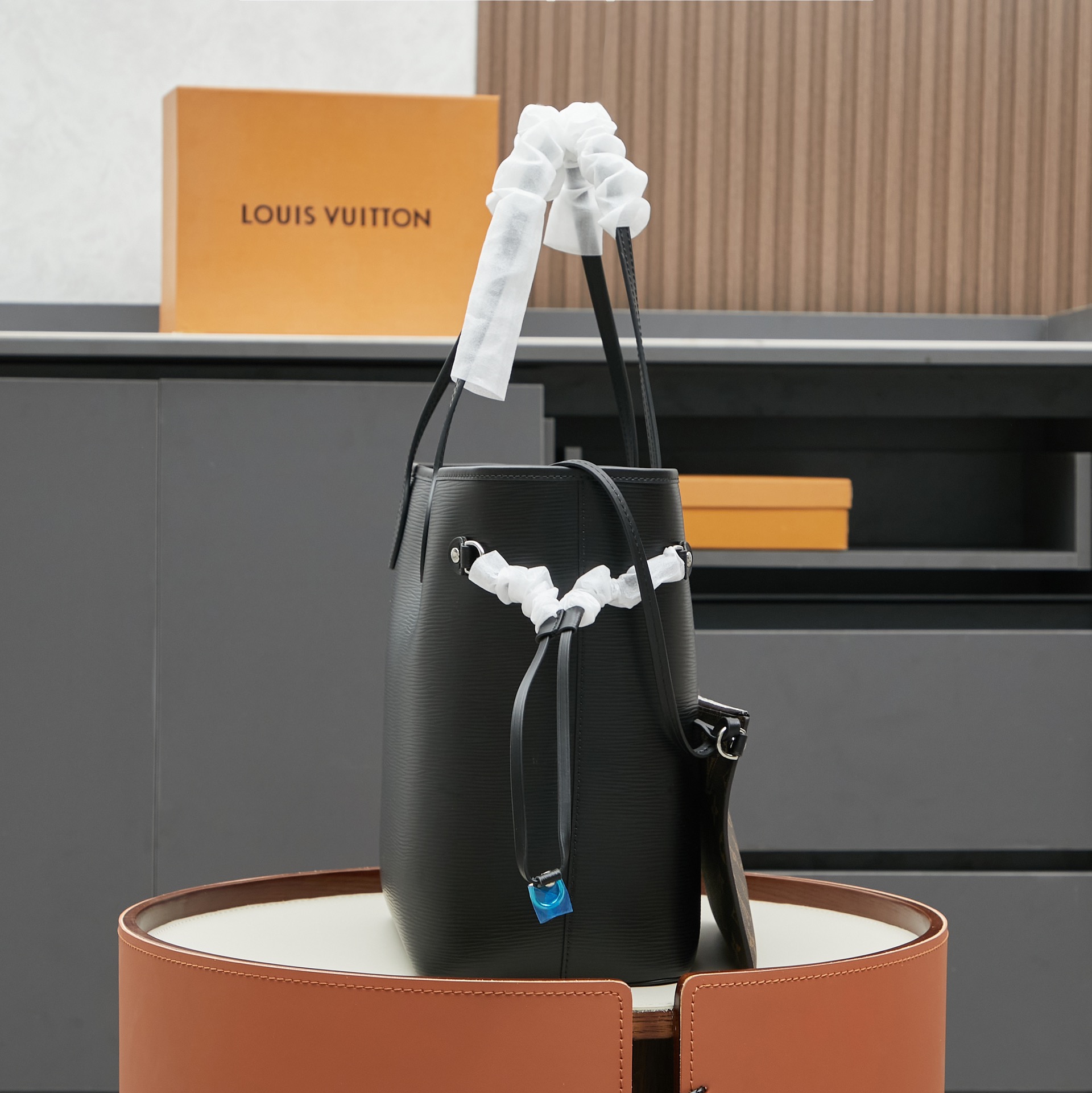 Louis Vuitton Neverfull MM Epi Leather Tote Bag Black - Image 2