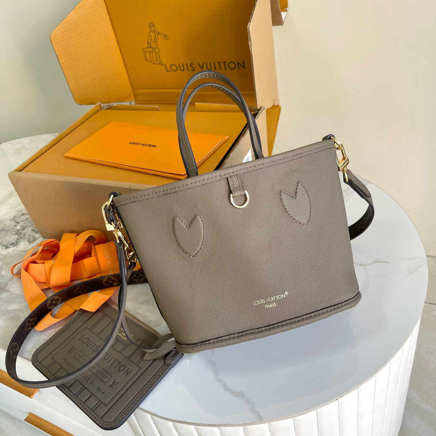 Neverfull BB Reversible Tote Bag in Damier Azur Canvas - Image 2