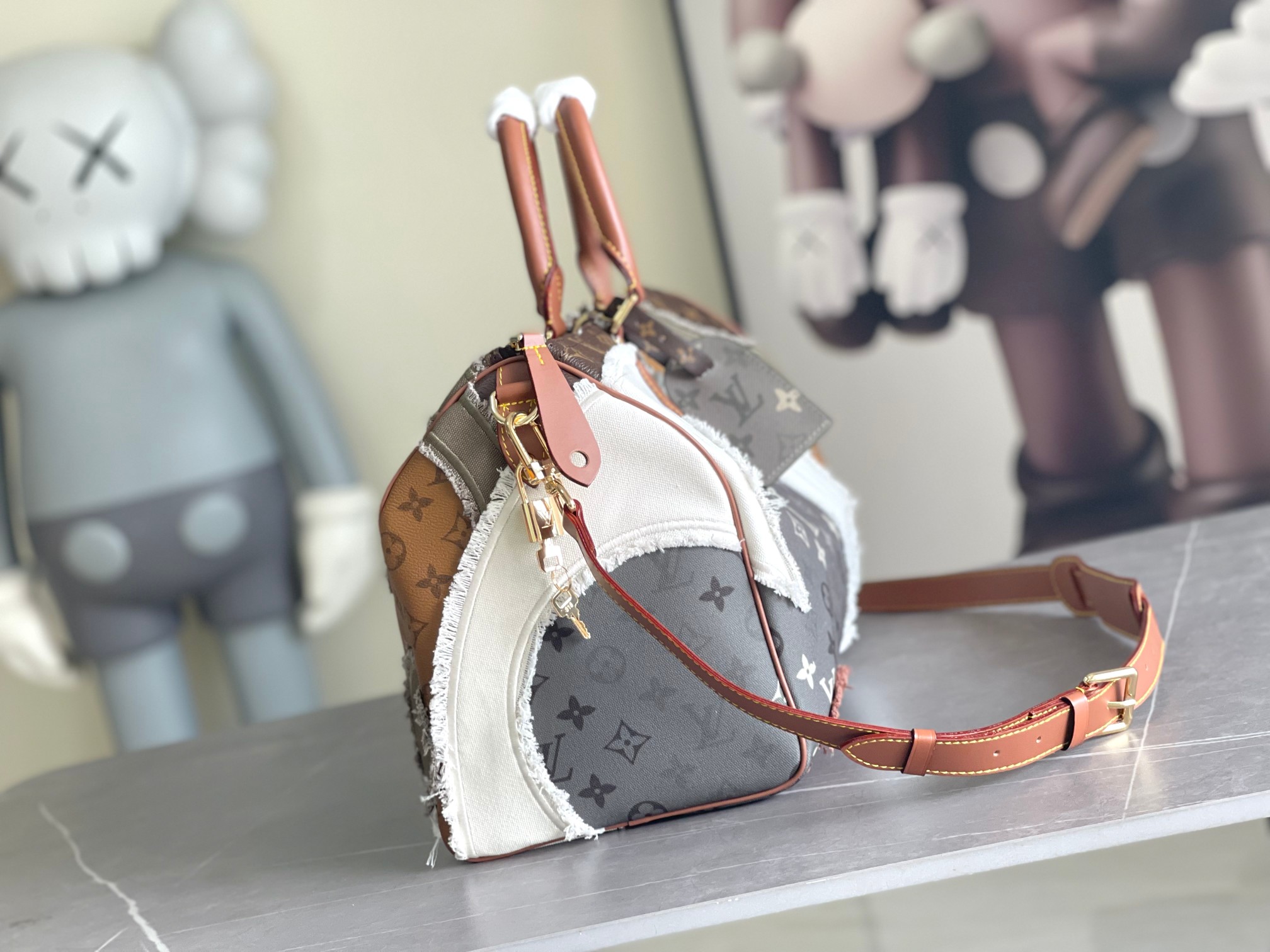 Louis Vuitton Keepall Bandoulière 40 Travel Bag - Image 2