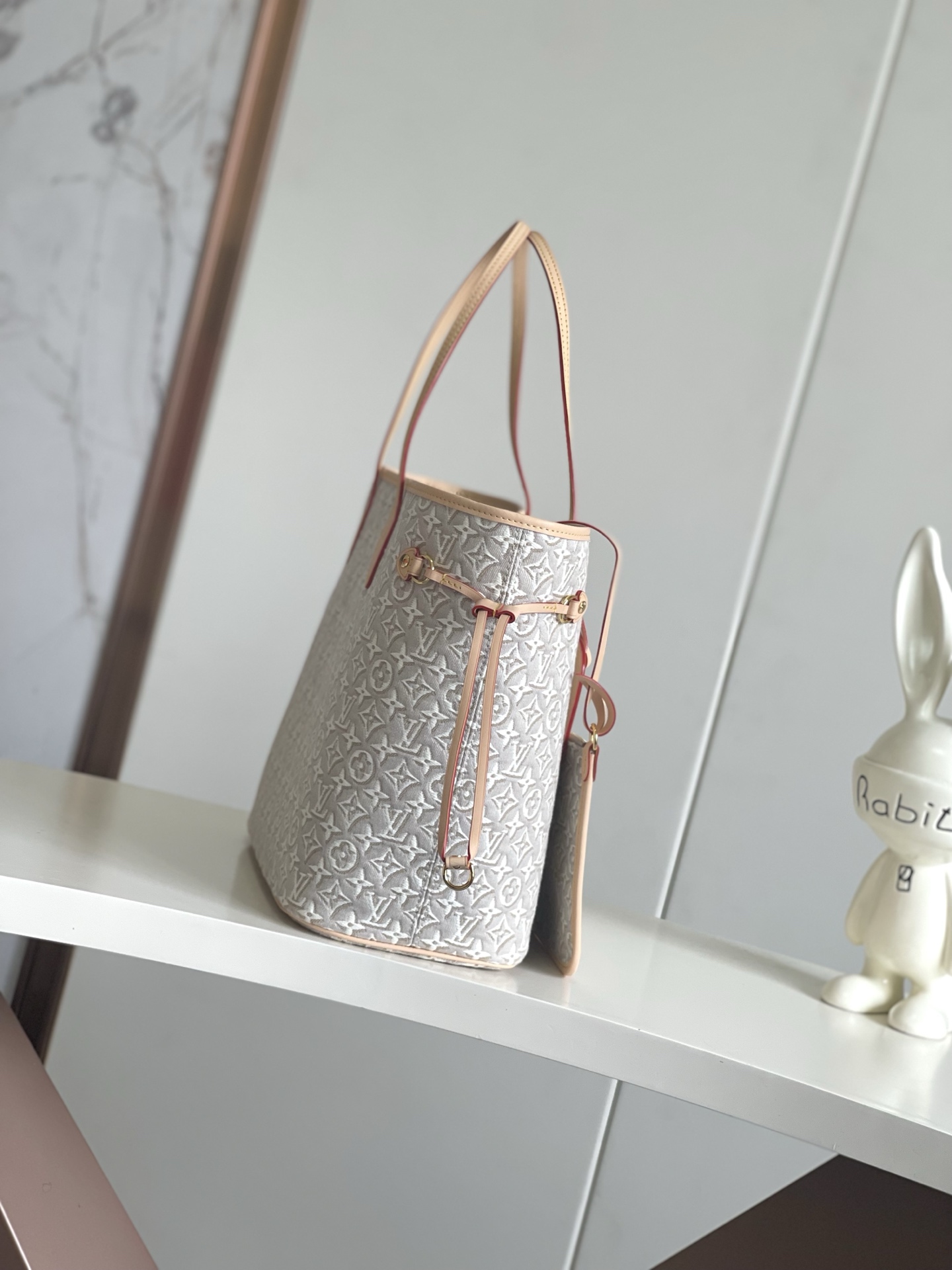 Louis Vuitton Neverfull MM Tote Bag in White Embroidered Canvas - Image 2