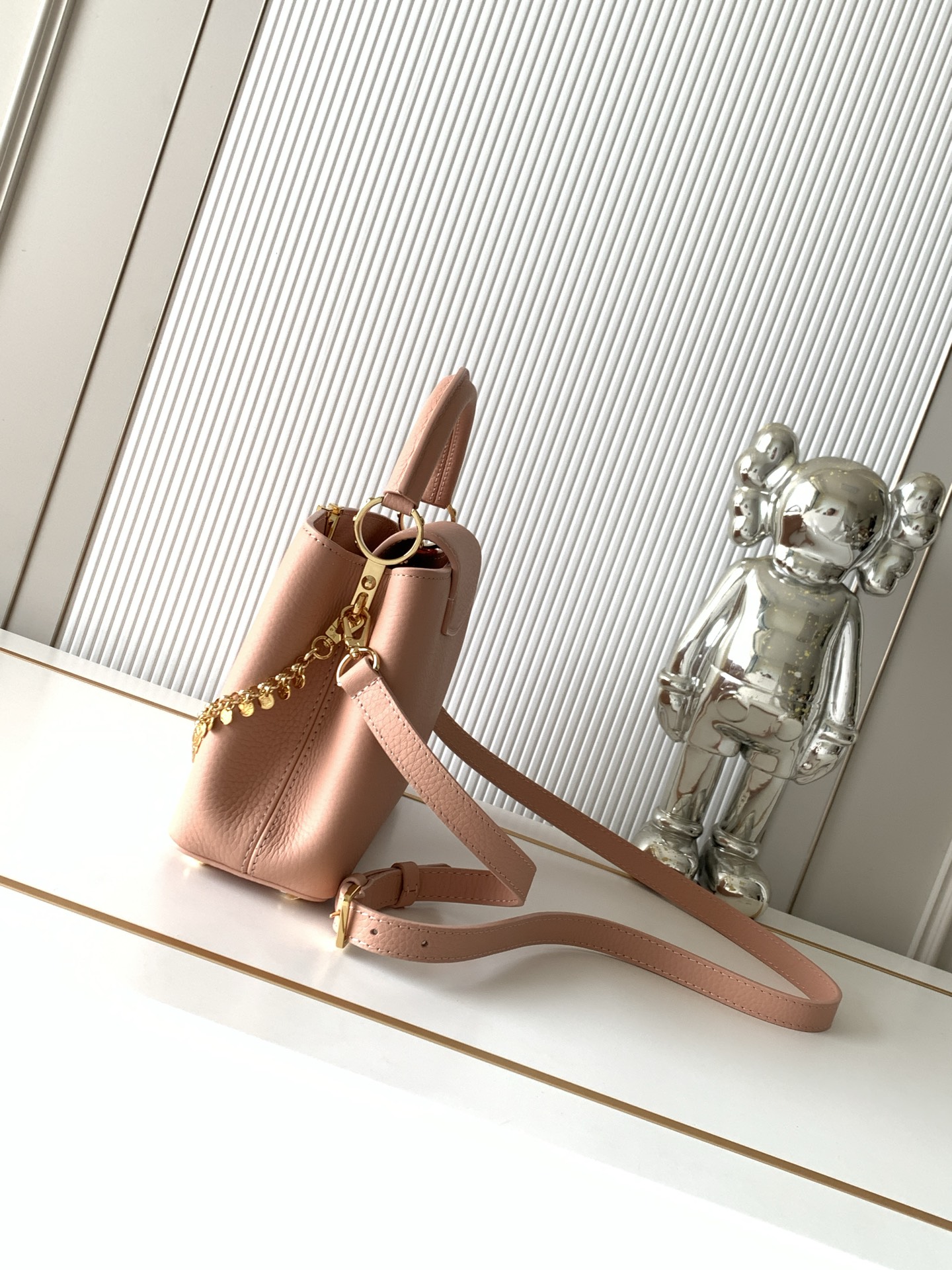 Louis Vuitton Capucines M28245 Small Pink Taurillon Leather Handbag - Image 2