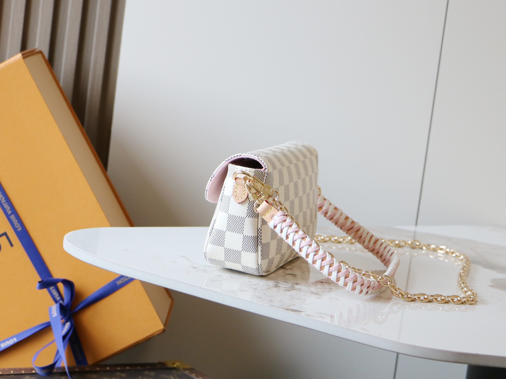 Louis Vuitton Wallet On Chain Ivy Shoulder Bag in White and Pink - Image 2