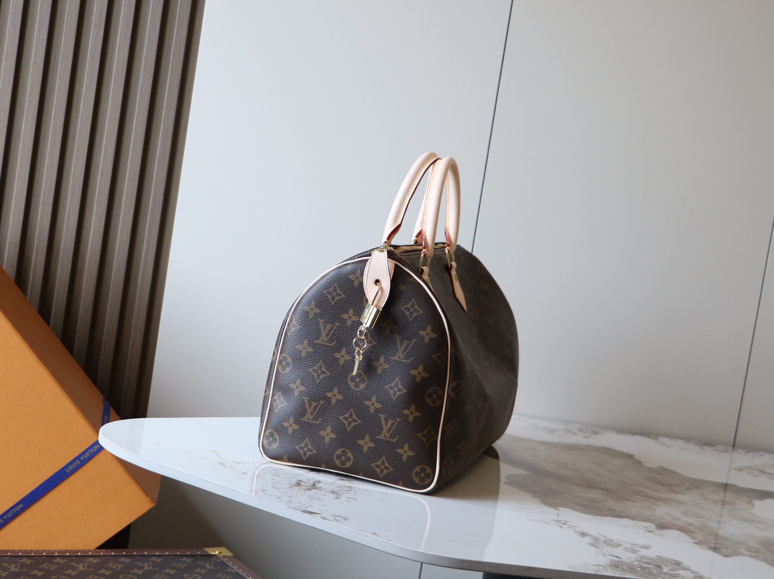Louis Vuitton Speedy Handbag in Damier Canvas, 35 cm - Image 2