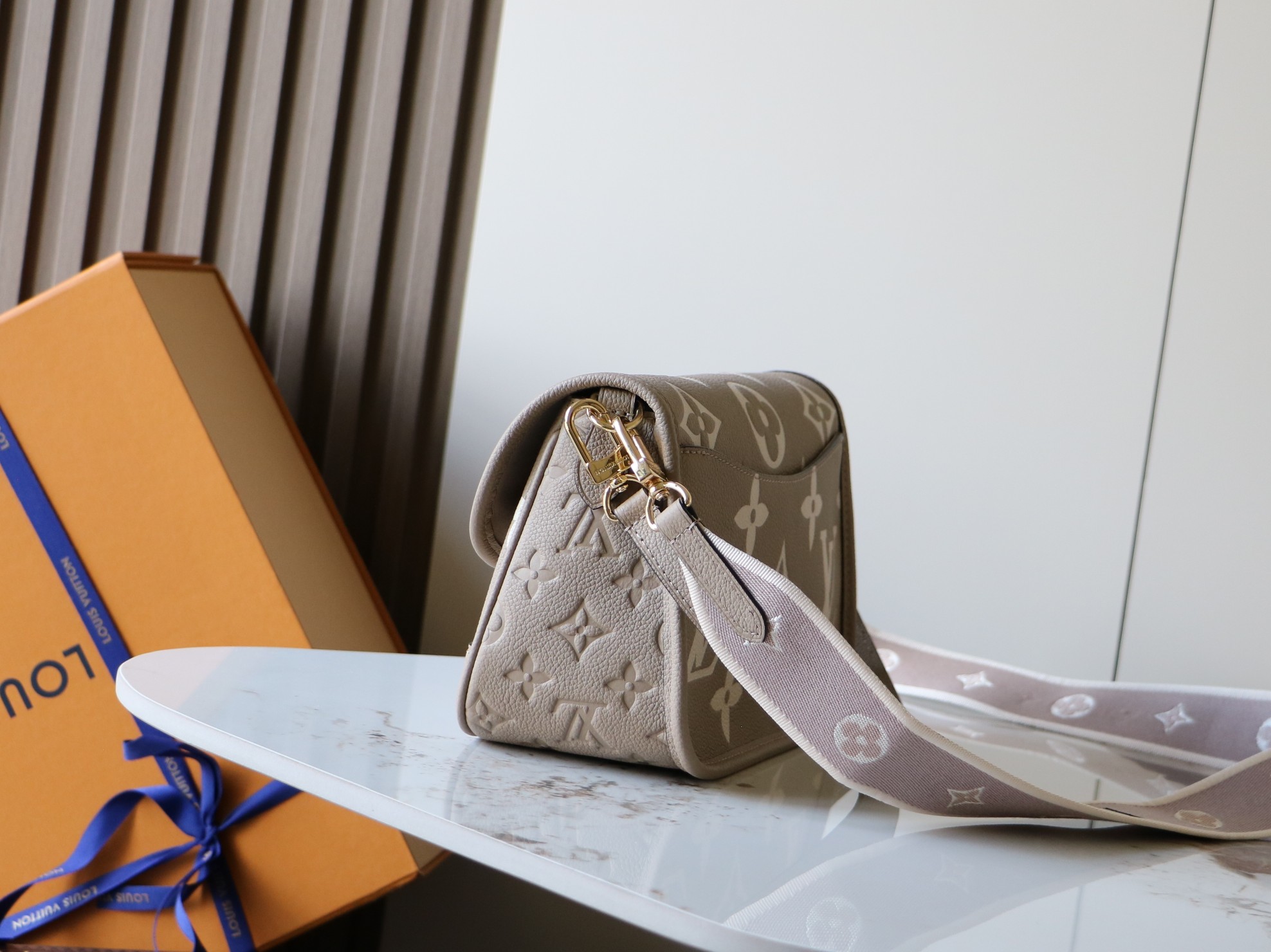 Louis Vuitton Diane Handbag in Monogram Empreinte Embossed Leather - Image 2