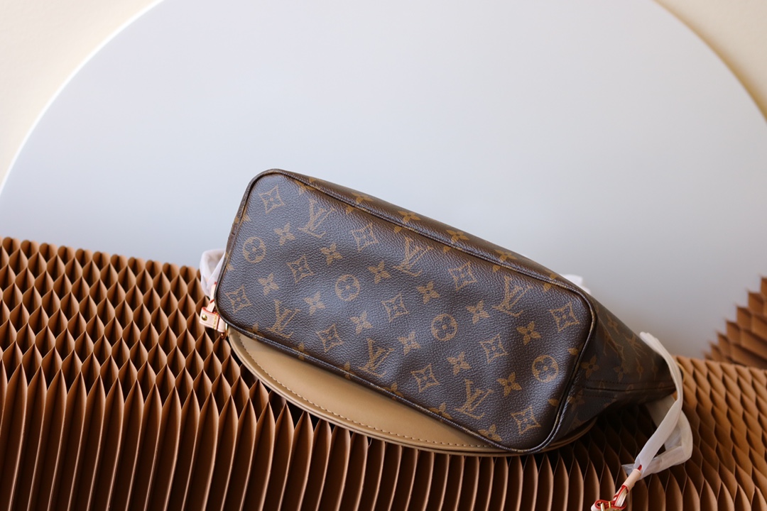 Louis Vuitton Neverfull Small Tote Bag in Damier Azur Canvas - Image 2