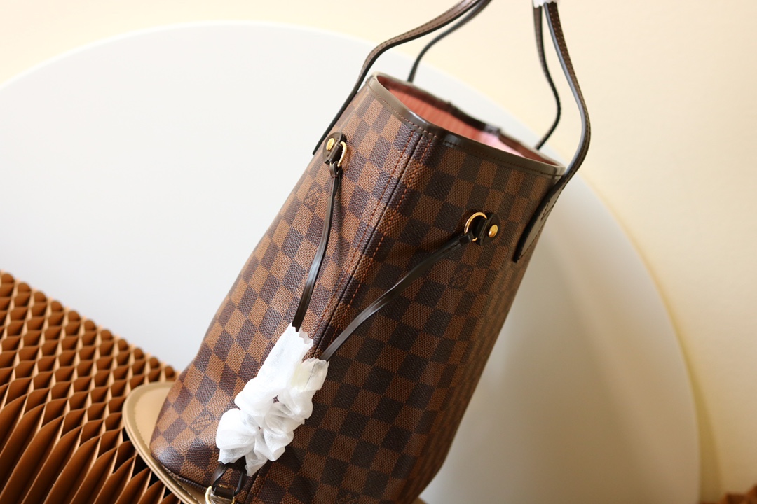 Neverfull MM Monogram Canvas Tote Bag - Image 2