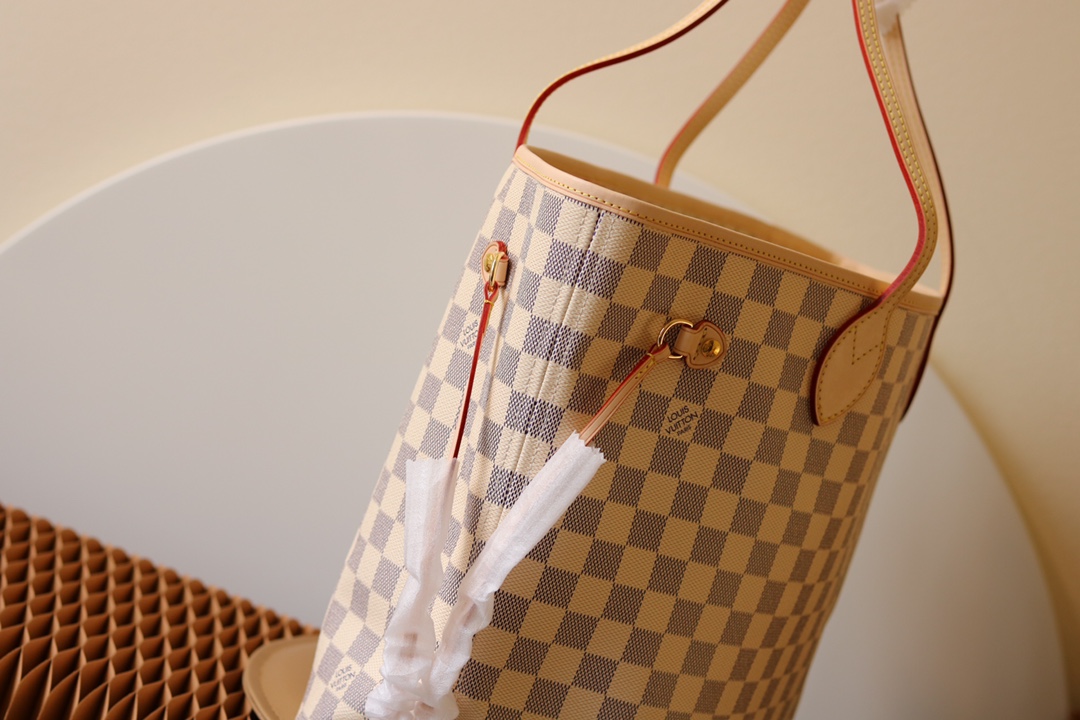 Louis Vuitton Neverfull MM Monogram Canvas Tote Bag - Image 2