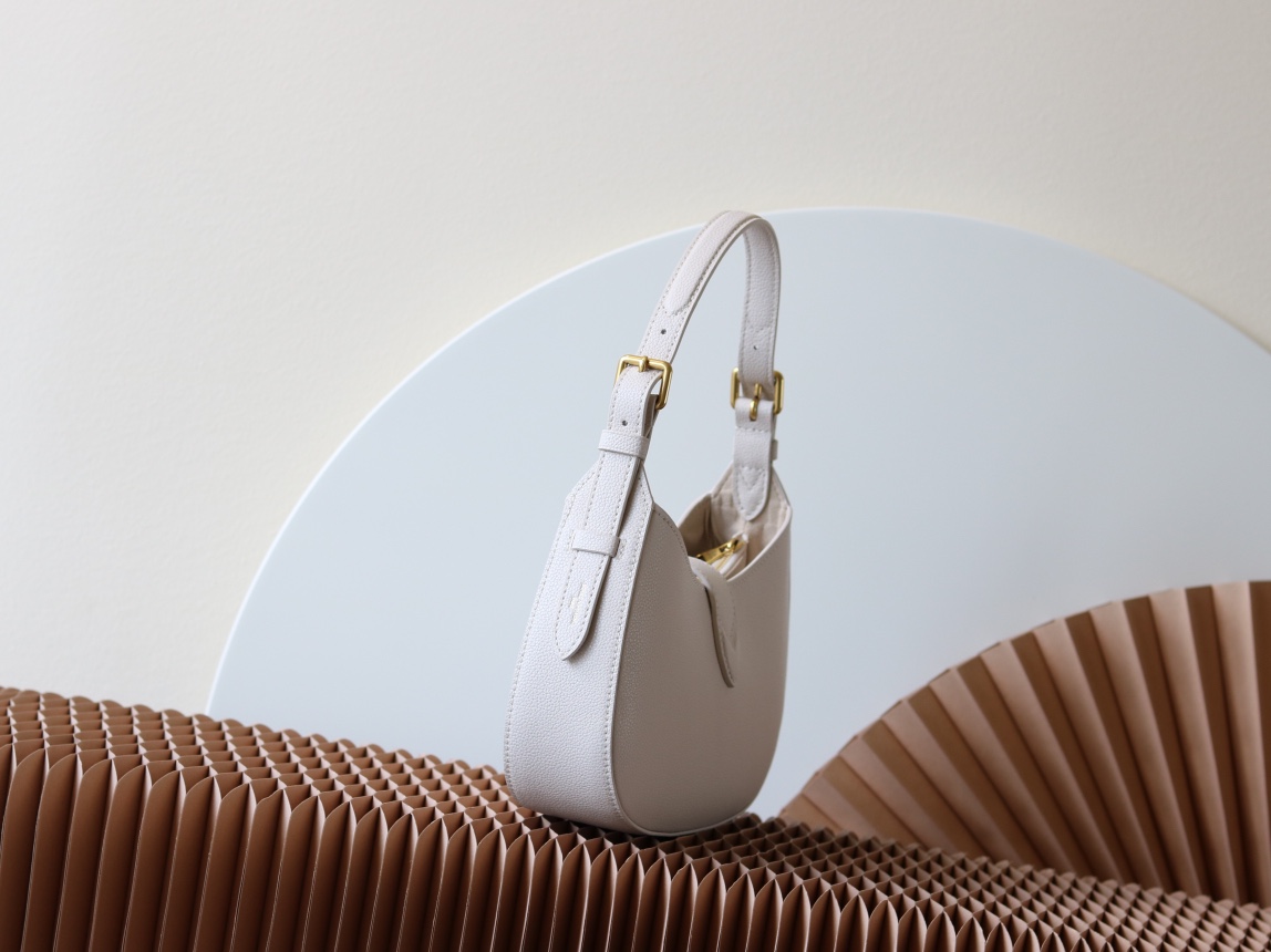 Louis Vuitton M24611 Underarm Shoulder Bag - Image 2