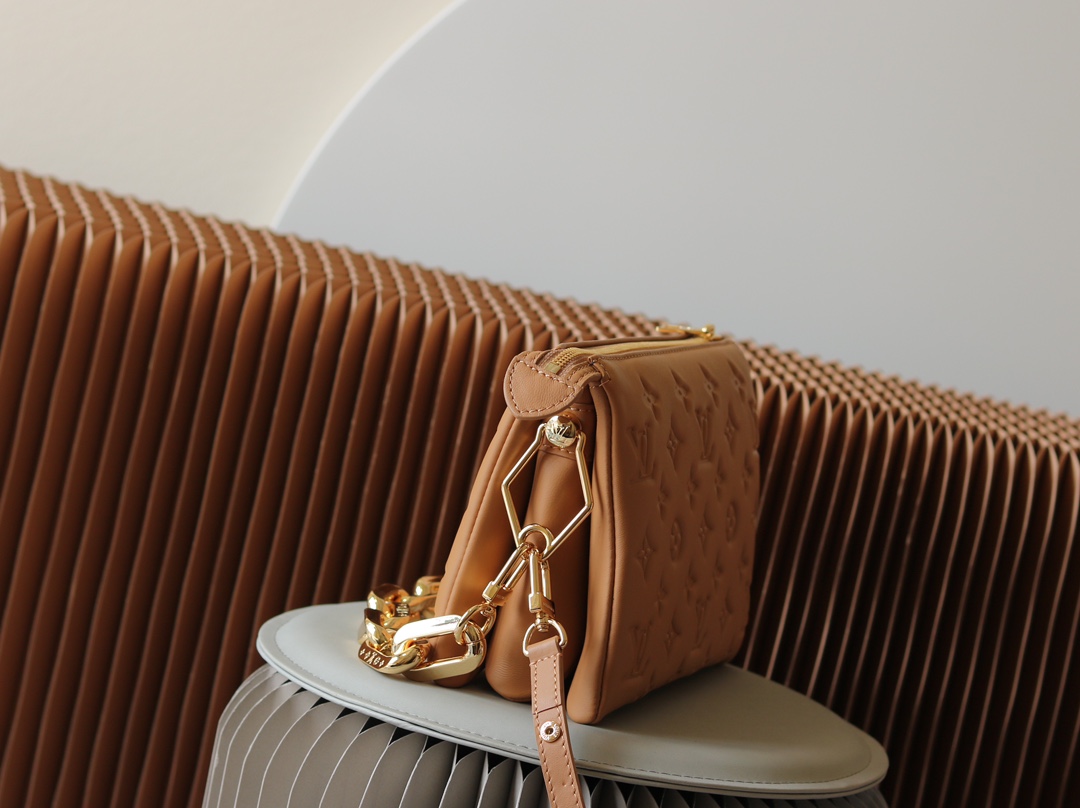 Louis Vuitton Coussin BB Lambskin Handbag - Image 2